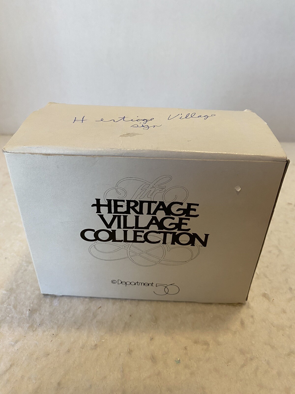 Department 56 1987 Green and Gold “Heritage Village Sign” #99538 With Box