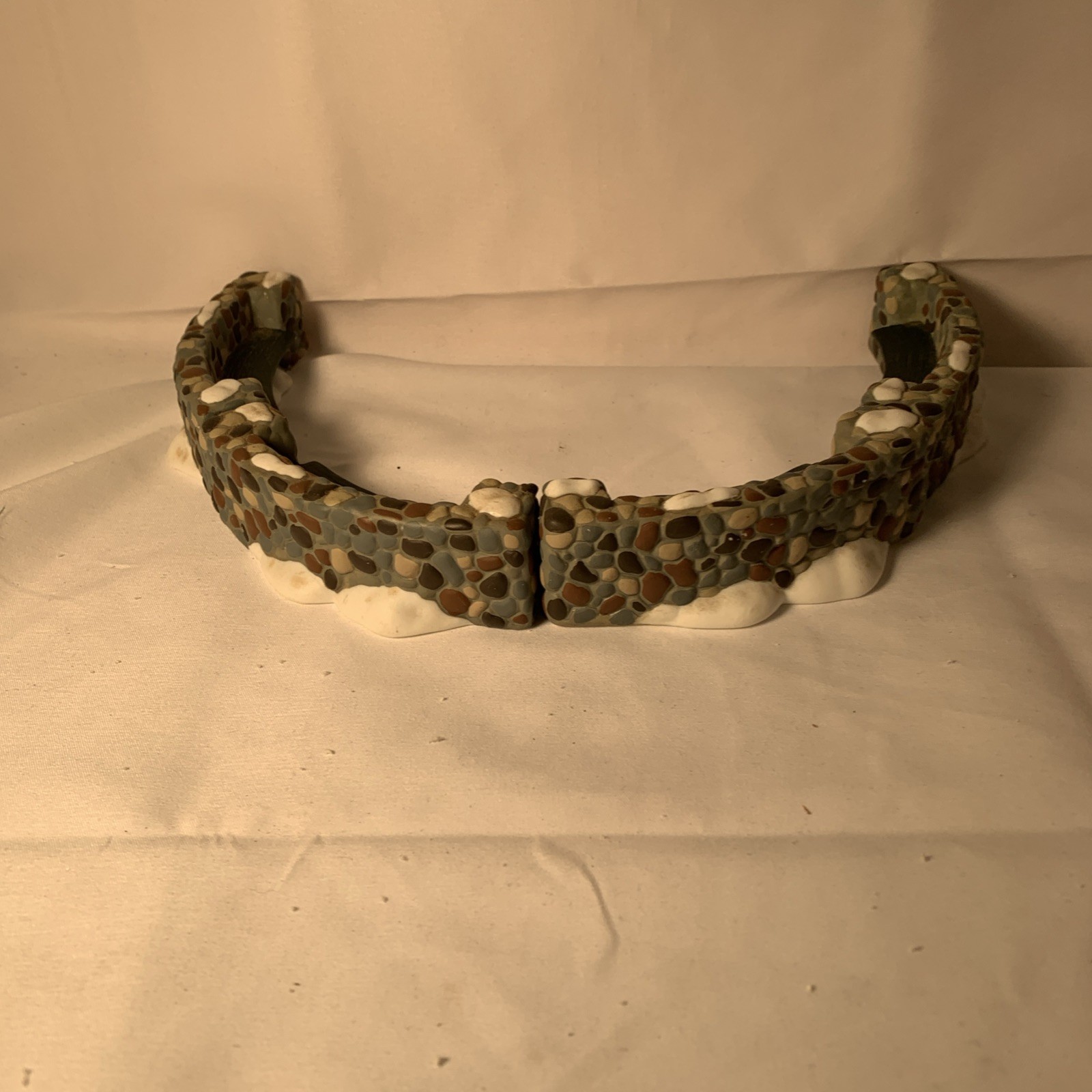 Dept.56 Village Accessories Fieldstone Curved Wall Bench #53009 Item#5623
