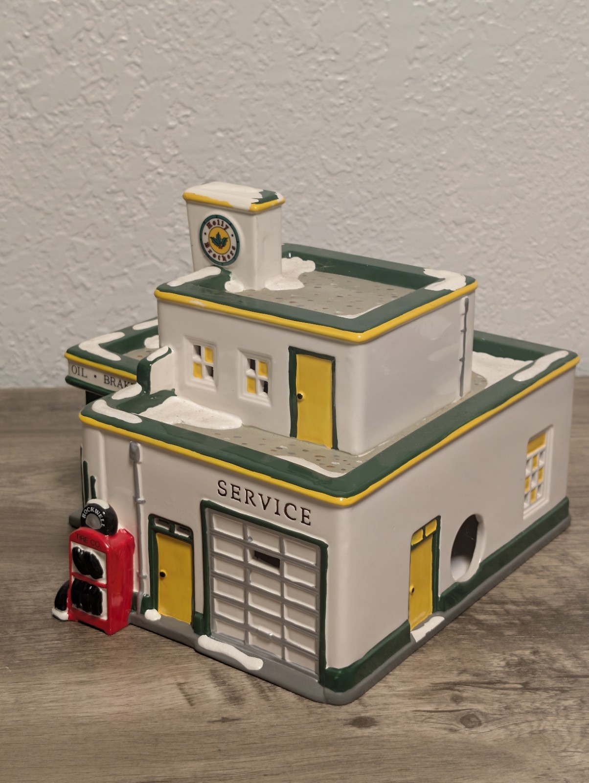 Dept 56 Snow Village Holly Brothers Garage #54854 Lighted + Figures Cars Lot