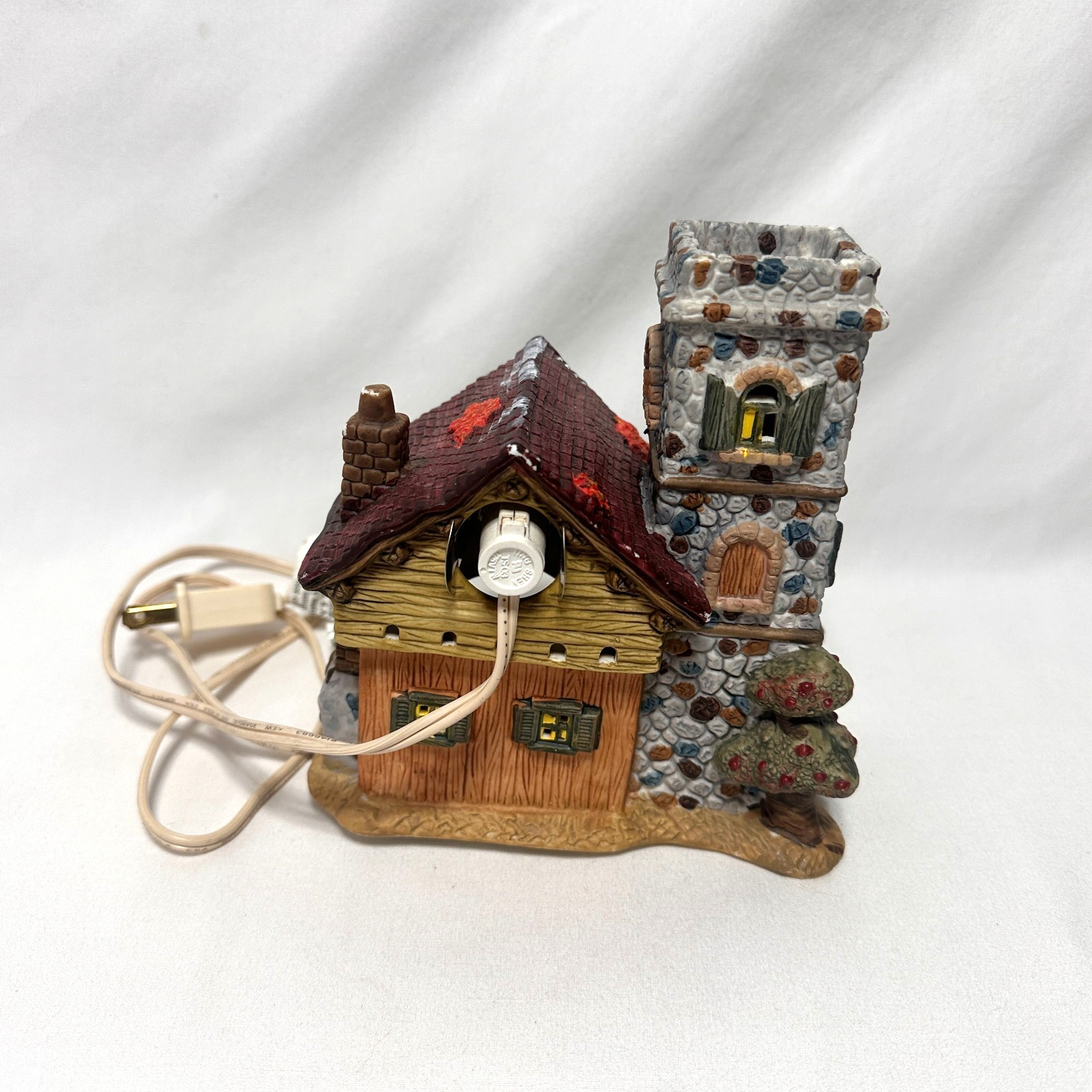 Vintage Christmas Tree Shop Handpainted Porcelain Lighted “The Apple House” G.C.