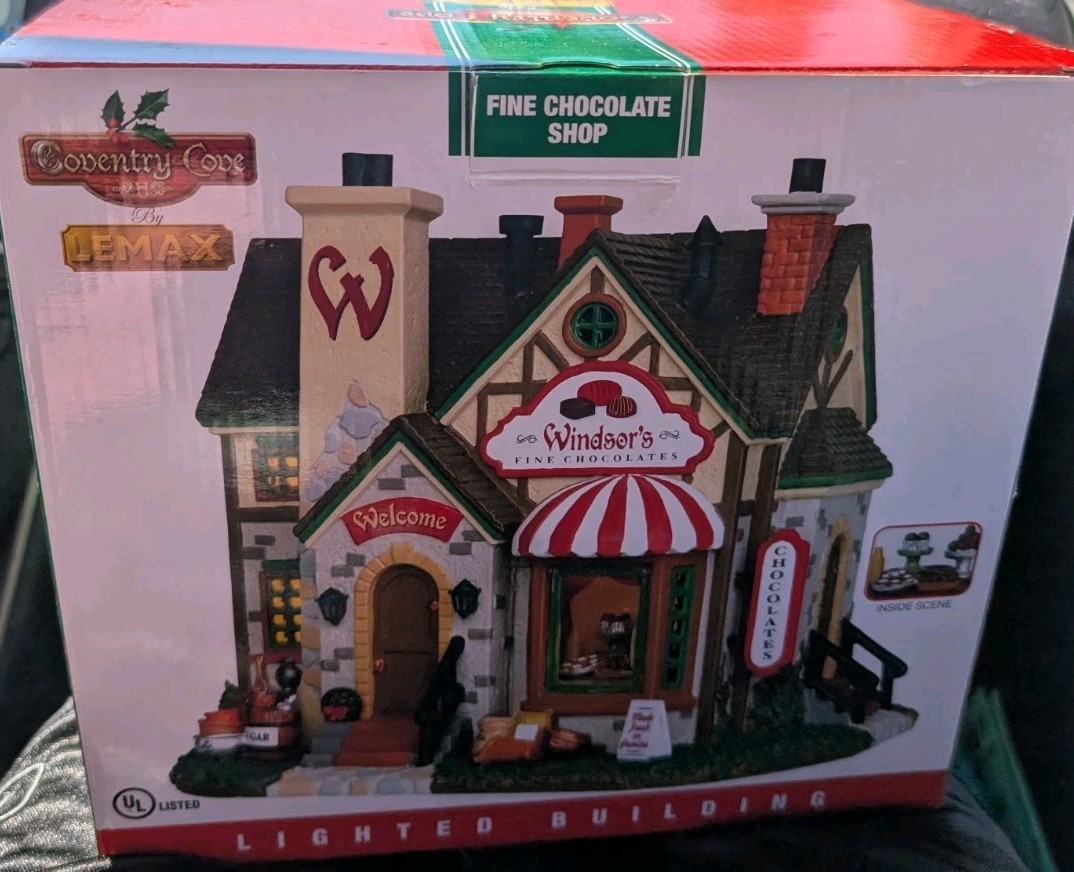 WINDSOR’S FINE CHOCOLATE SHOP New LEMAX CHRISTMAS VILLAGE TOWN Building RARE NIB