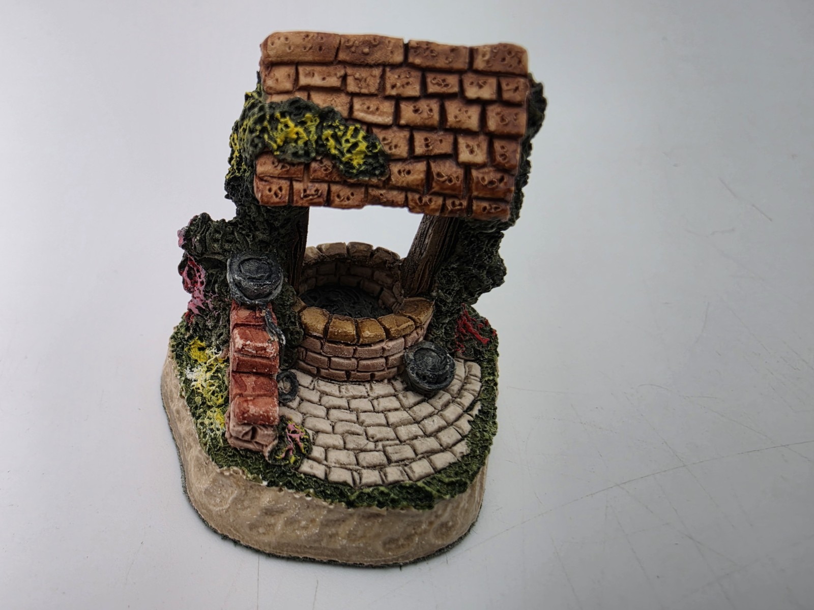 David Winter Cameos Penny Wishing Well Miniature No COA No Original Box