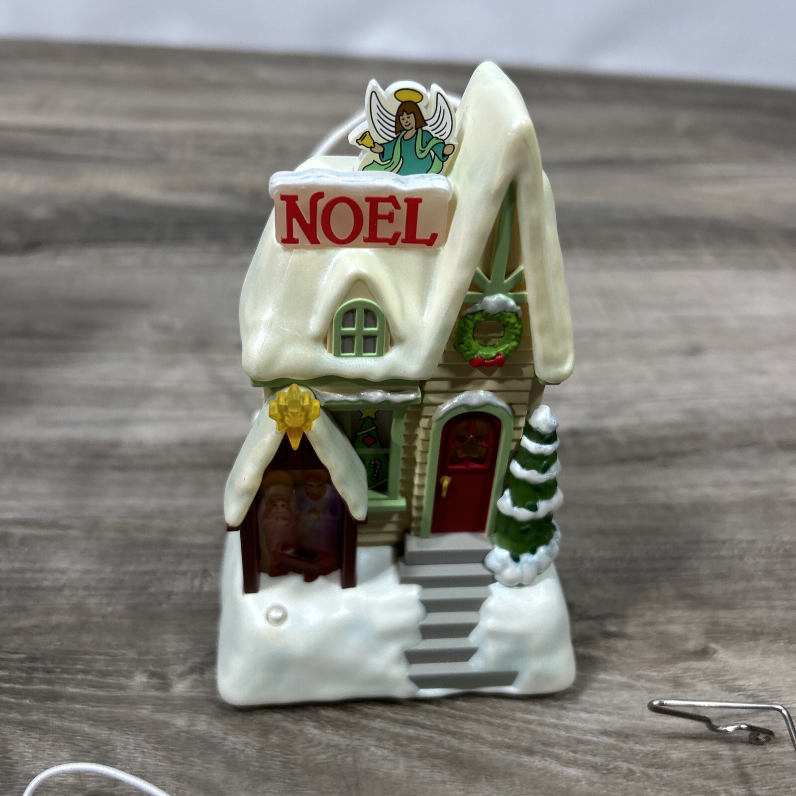 Hallmark Keepsake Caroling Cottages 2009 Synchronized Music NOEL