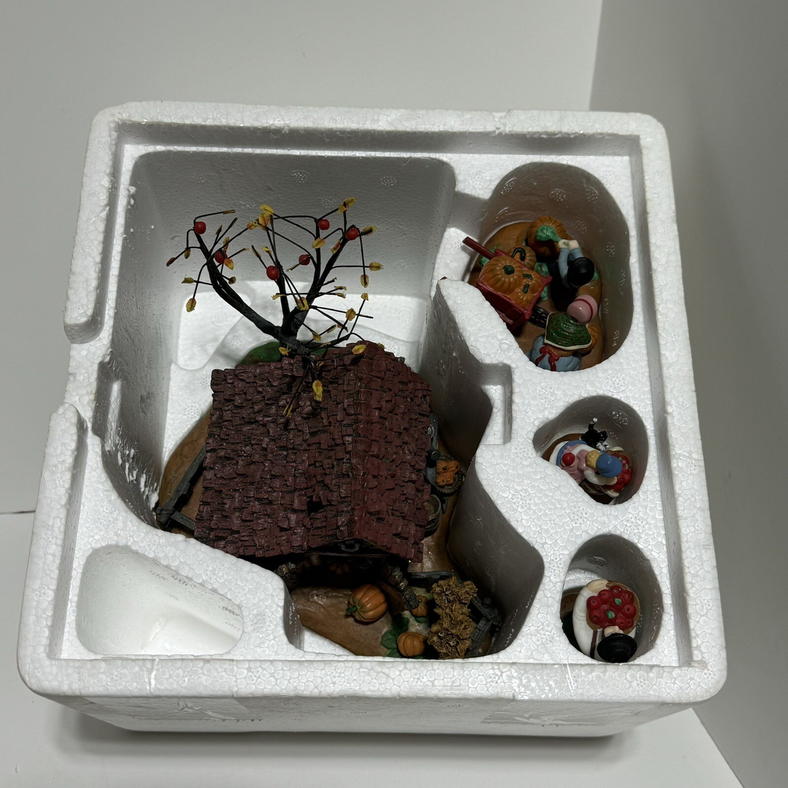 Department 56 New England Village Series “It’s Almost Thanksgiving” W/ packaging