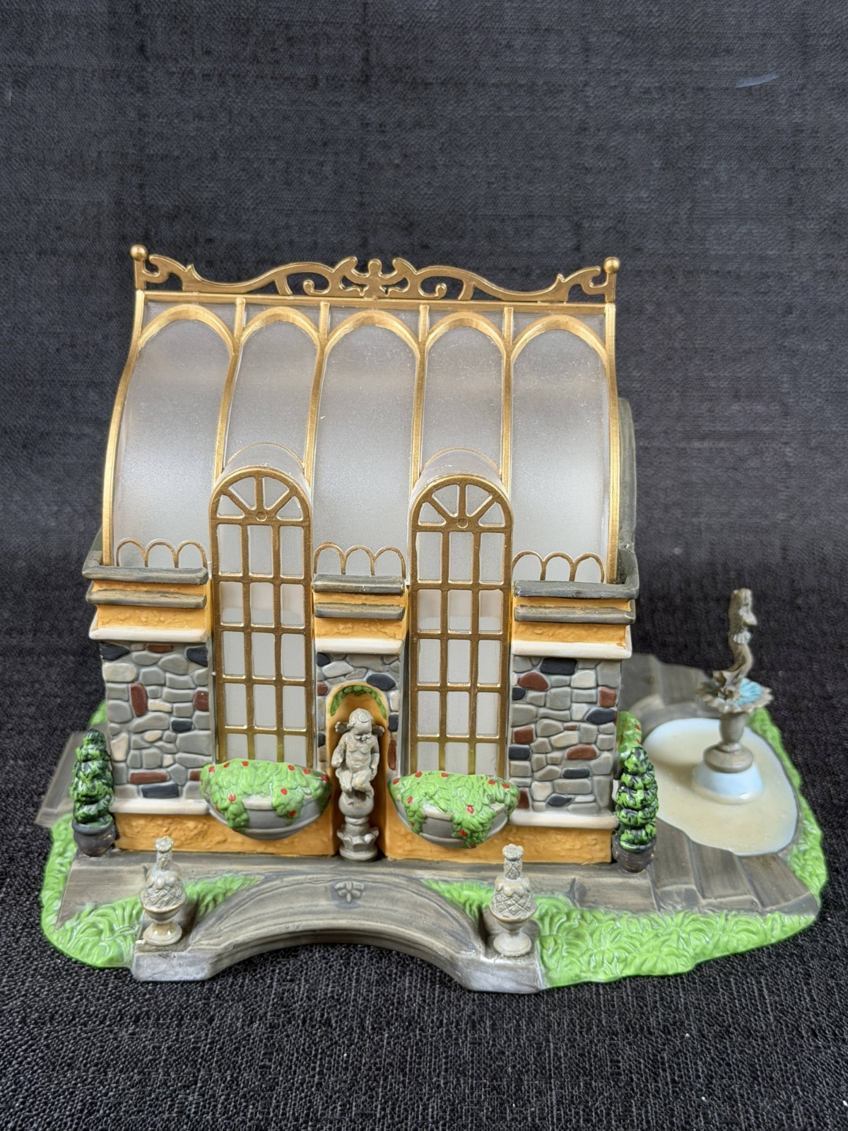 Dept 56 Dickens Village Series “Lilycott Garden Conservatory” Gift Set 2000