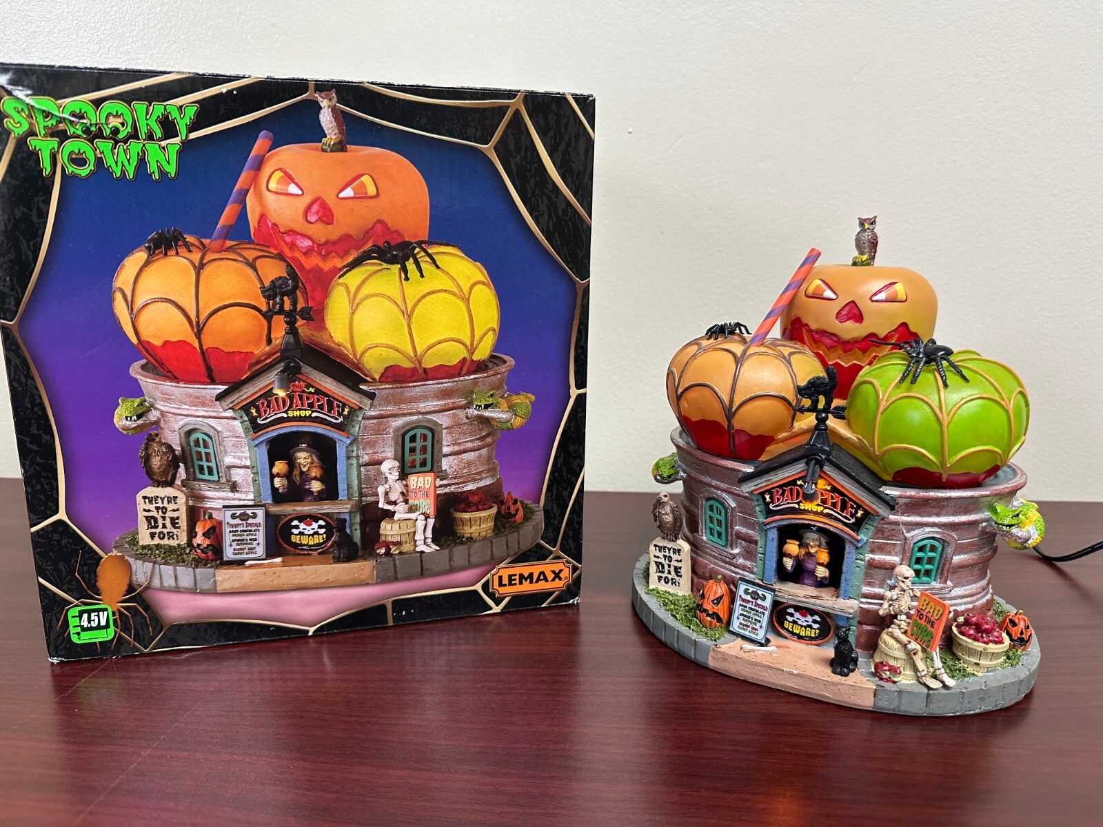 Lemax Spooky Lighted Bad Apple Shop w/Box #15728