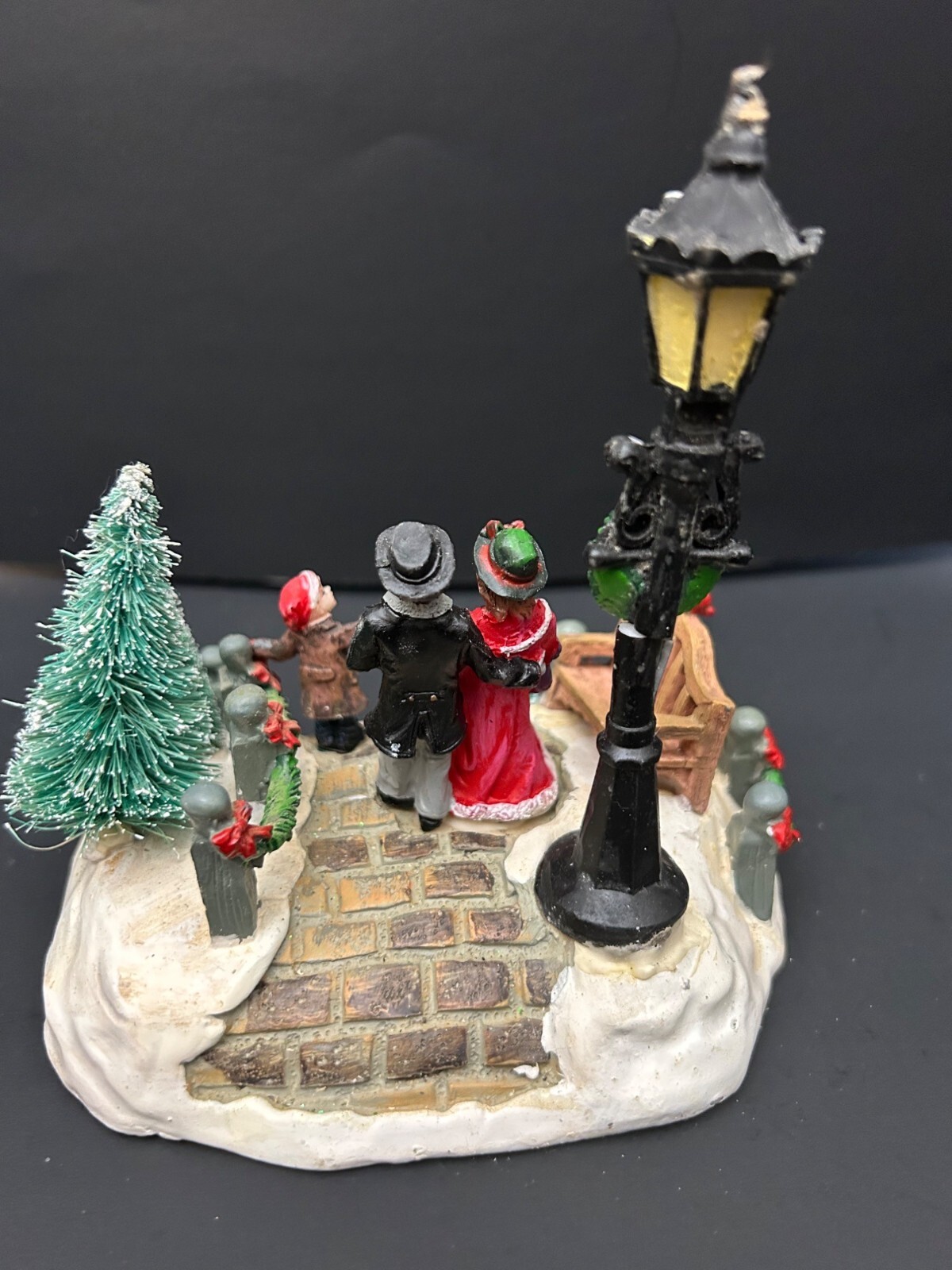 Department 18 Family In Park 2007 Vintage Collection Figurine Christmas Decor