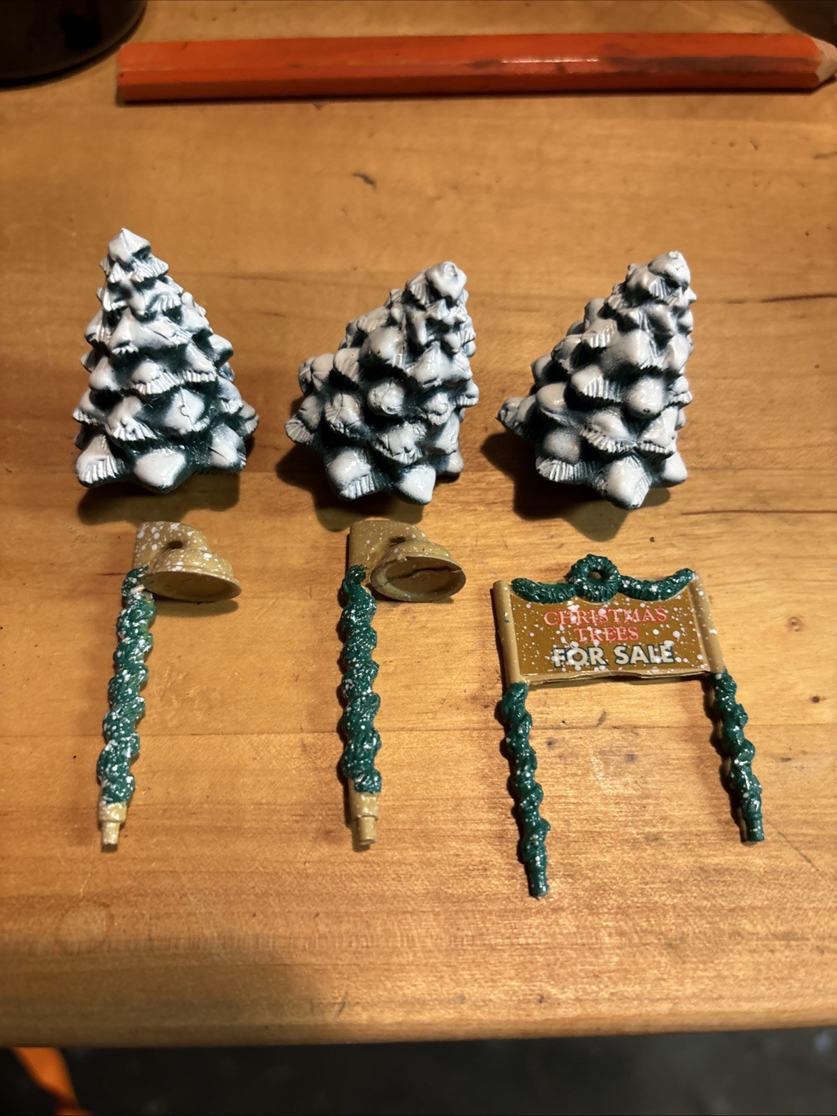 Trendmasters 1997 Magic of Main Street Set Of 6 Pieces Christmas Tree Lot