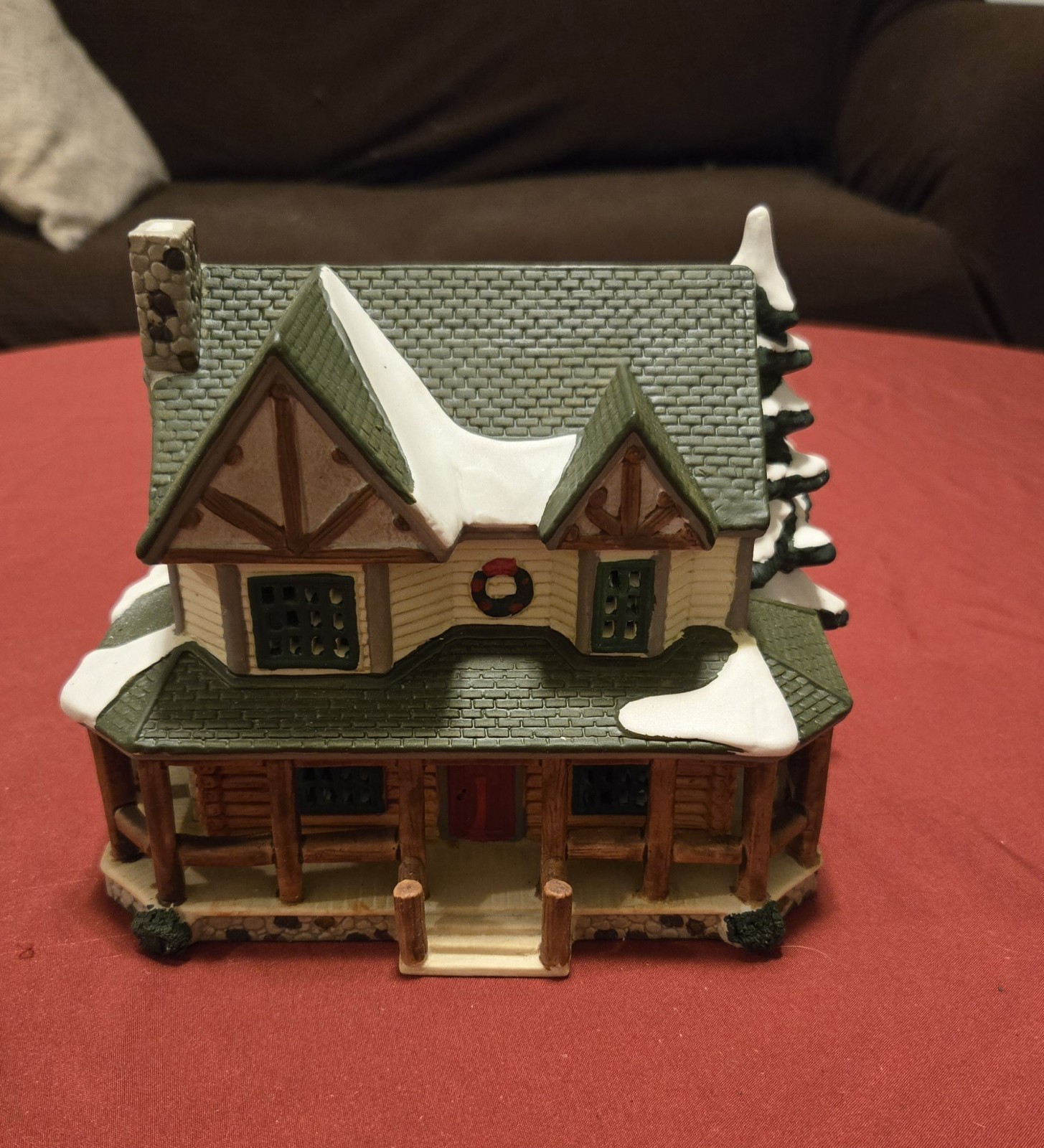 Lemax Vail Village Apres-Ski Lodge Lighted Porcelain Building