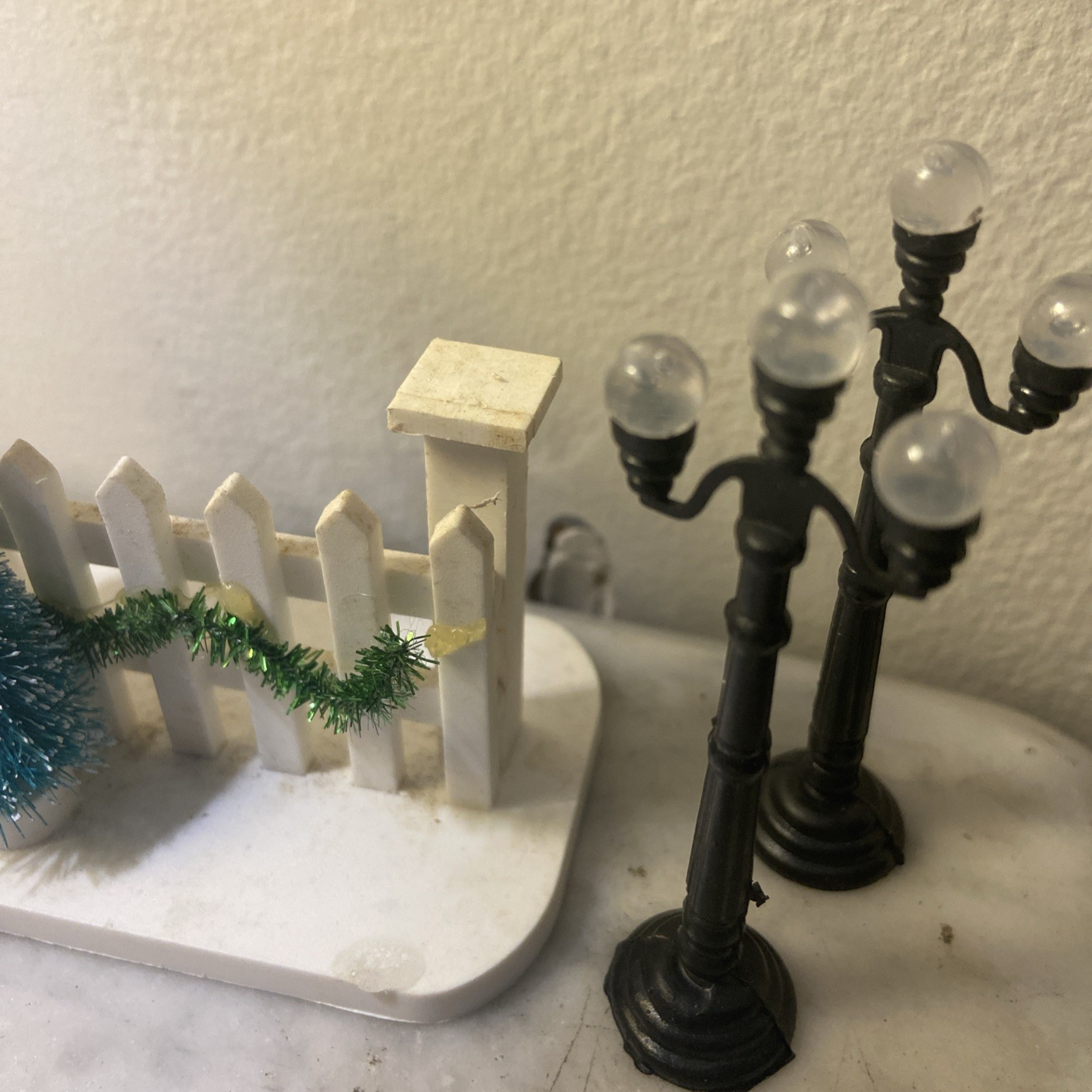 Christmas Village Street Lamps & Fence Arbor Set Lot of 7 Lights Miniature Decor