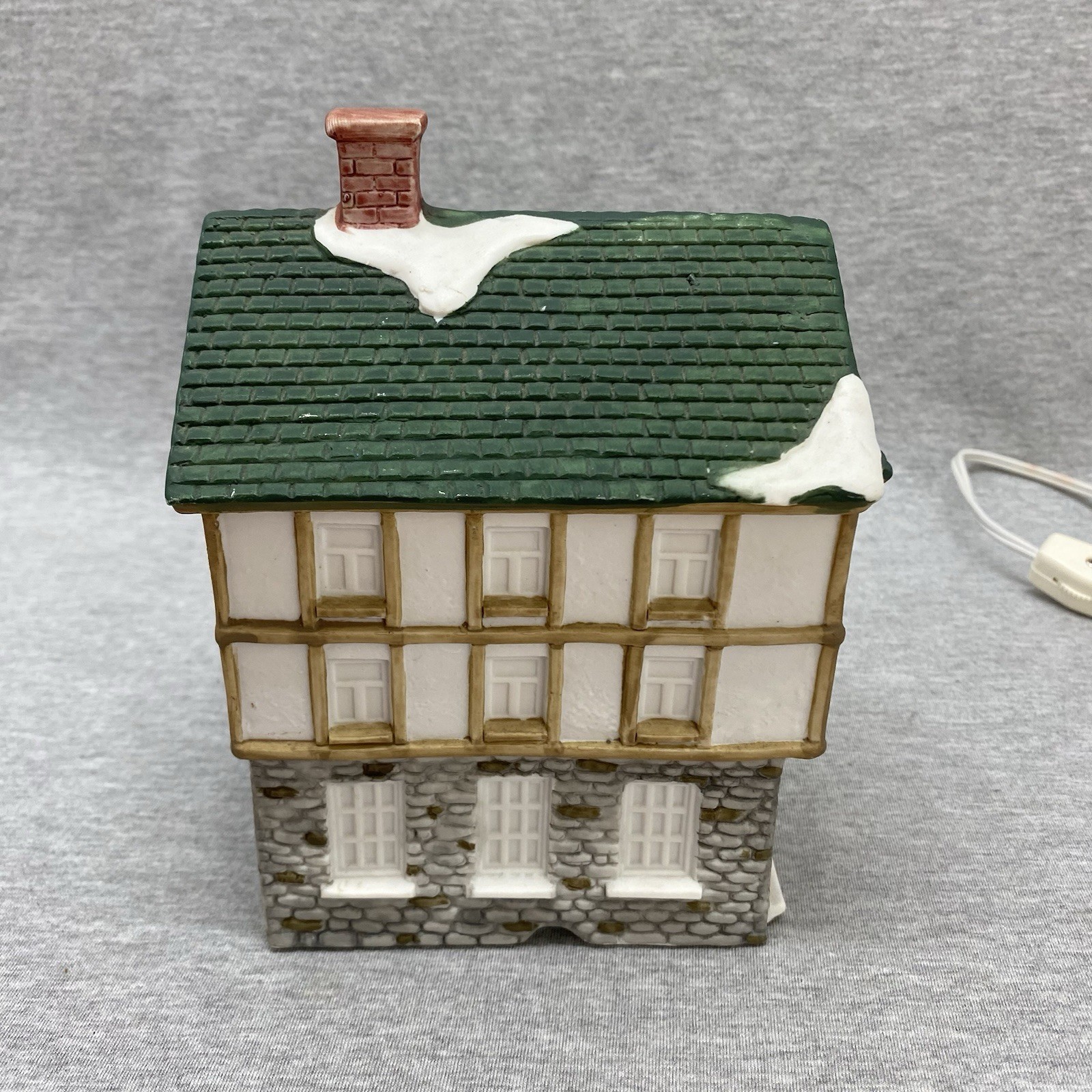 Christmas Village The Inn Hotel Porcelain Lighted Vintage Mann