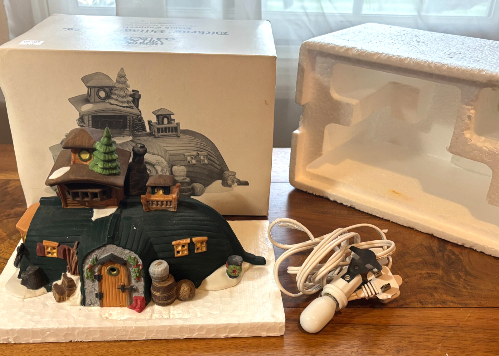 Dept 56 Peggotty’s Seaside Cottage David Copperfield Dickens Village Box & Light