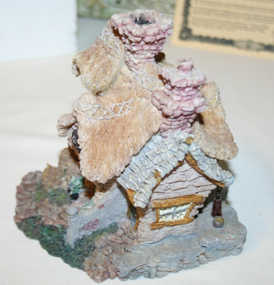 Boyds Town Bailey’s Cozy Cottage in Box with Certificate 19002
