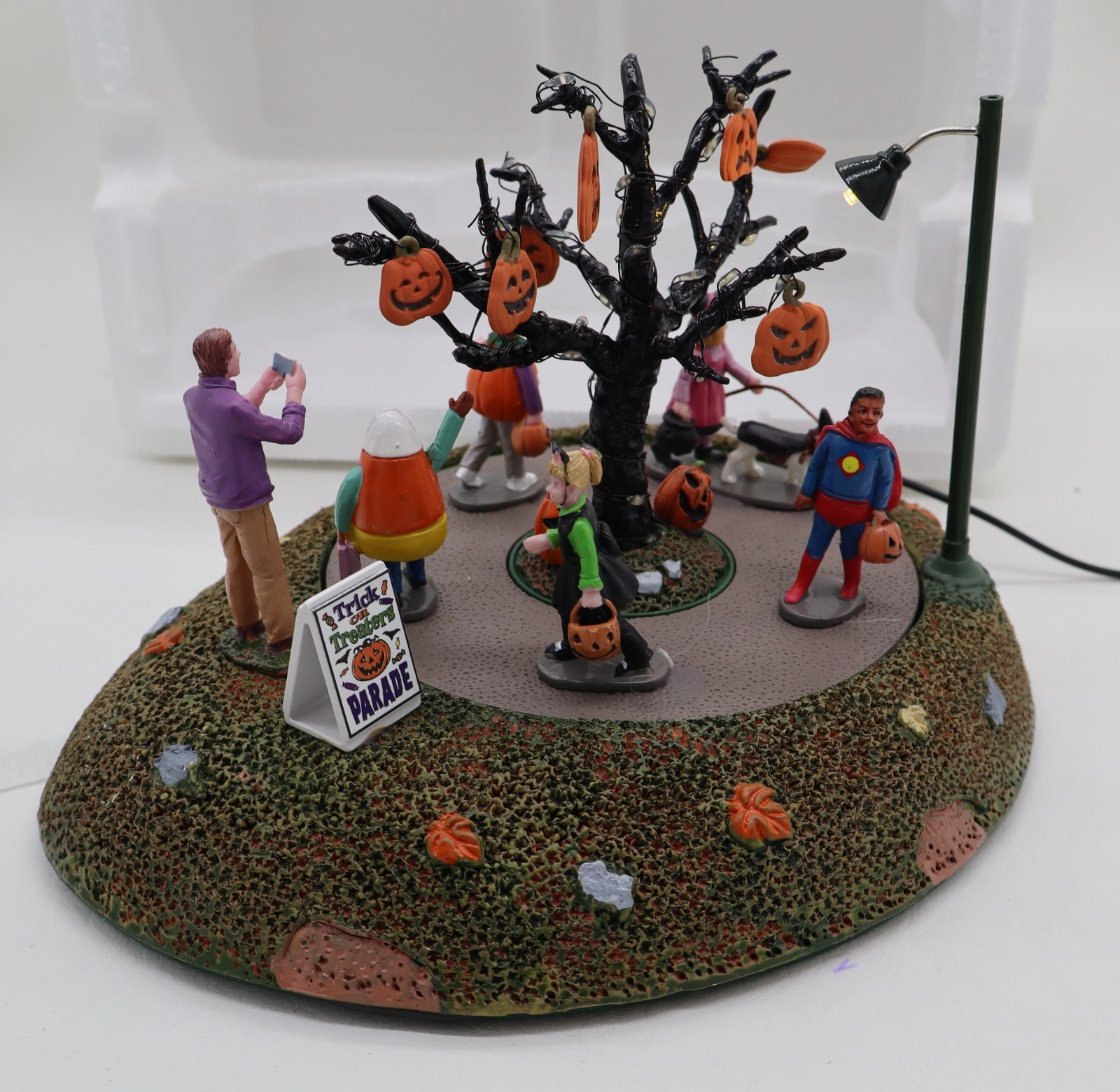2024 Lemax Spooky Town Halloween Trick or Treaters Parade NIB