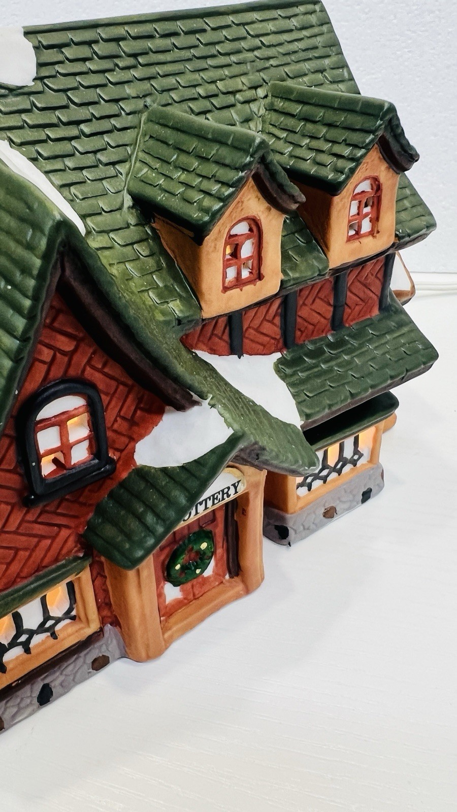 Dickens Keepsake “ Pottery” Porcelain Lighted House Heartland Valley Excellent