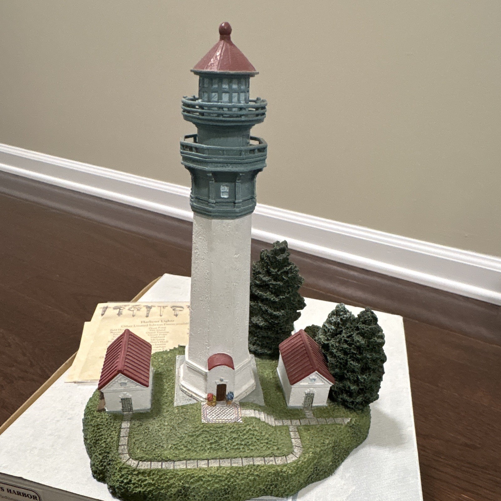 Harbour Lights Grays Harbor Lighthouse Resin Boxed Collectible 1990s