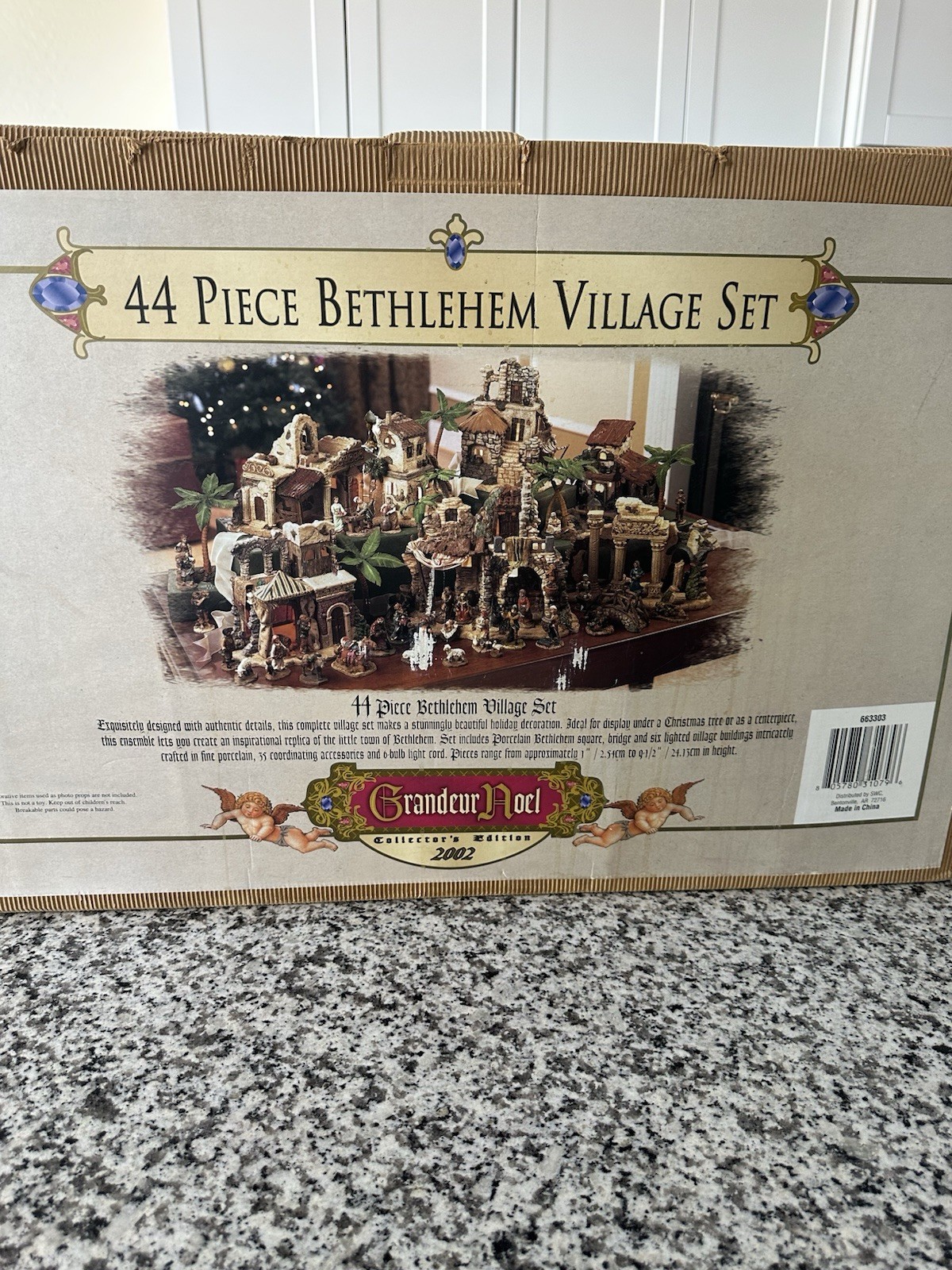 Grandeur Noel Bethlehem Village 44-Piece Porcelain Nativity Set Boxed 2002