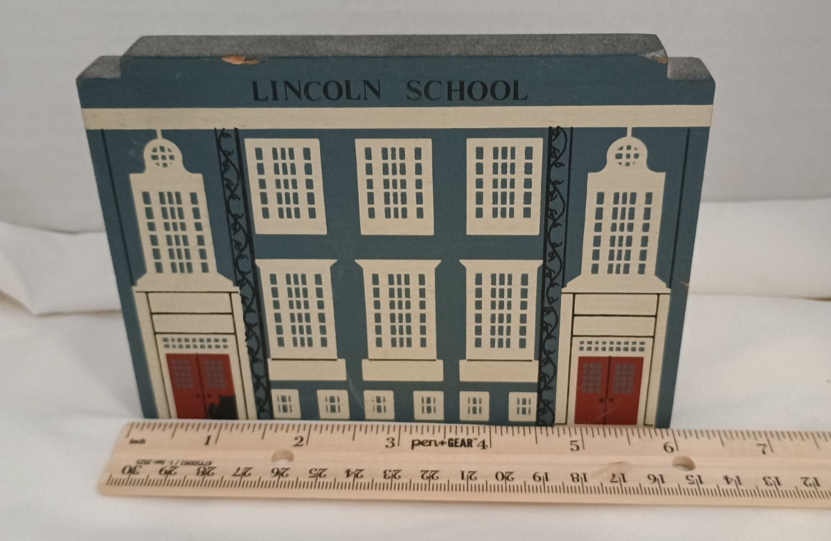 THE CAT’S MEOW VILLAGE MIXED WOOD HOME BUILDINGS + MORE LOT Of 7 SIGNED
