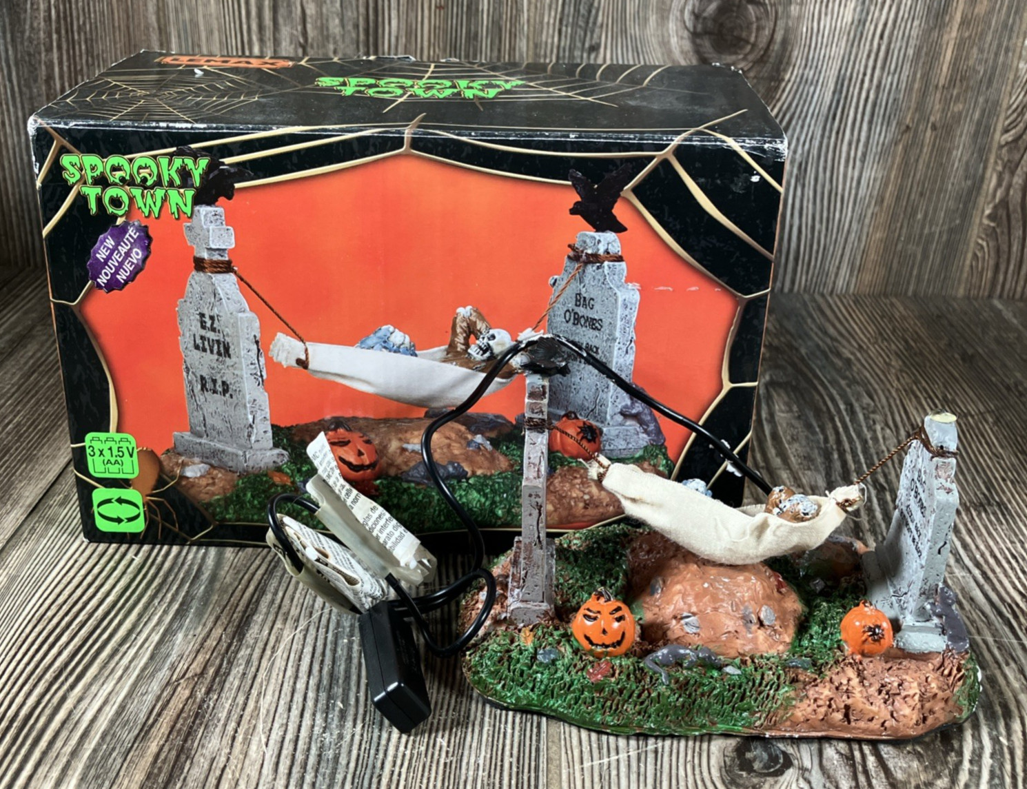 Lemax Spooky Town BAG O’BONES Hammock Skeleton figurine Halloween Untested Read
