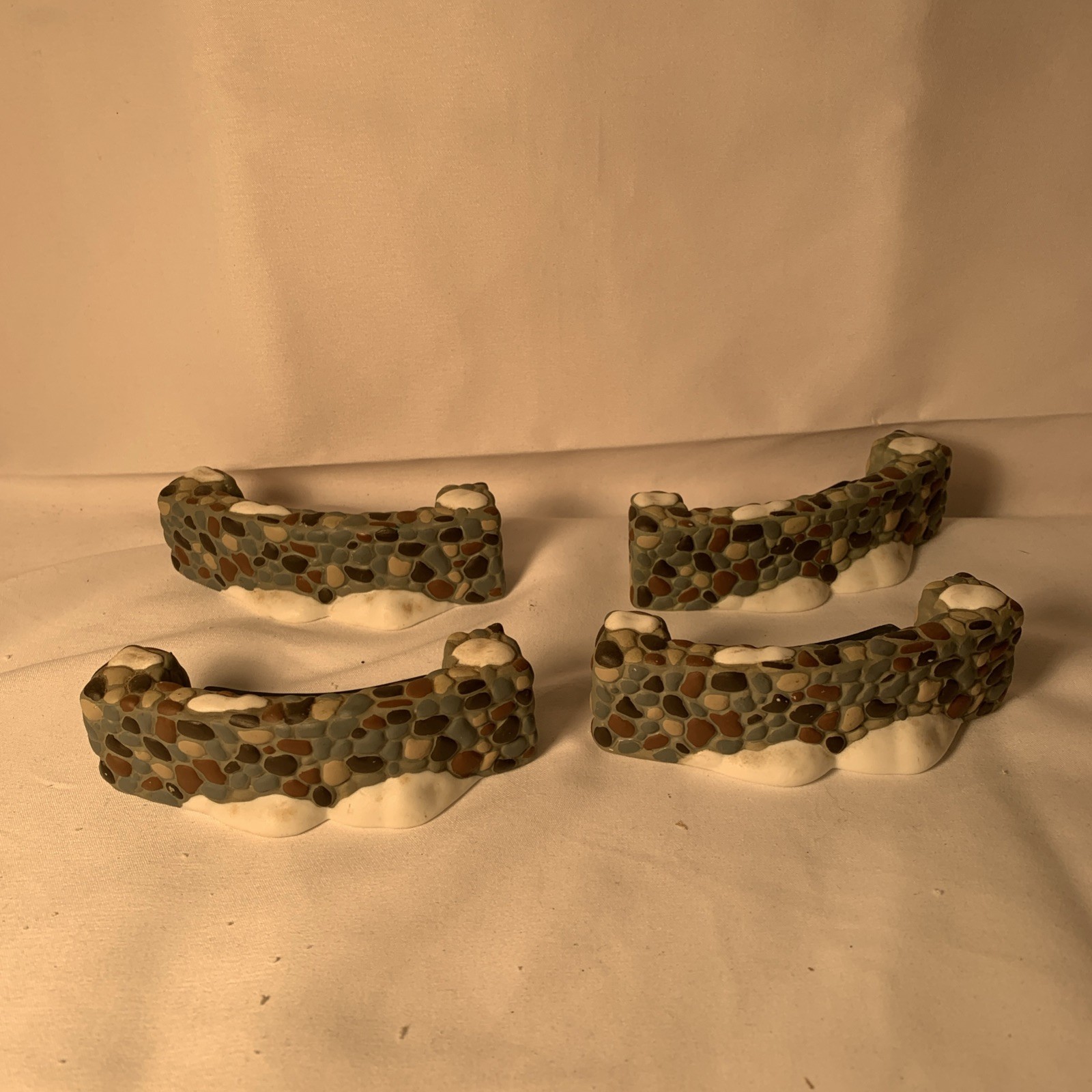 Dept.56 Village Accessories Fieldstone Curved Wall Bench #53009 Item#5623