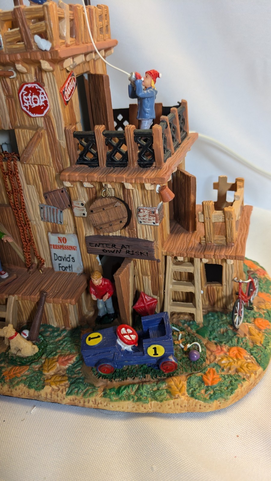 2010 LEMAX Signature Collection Christmas Holiday Village David’s Fort #04218