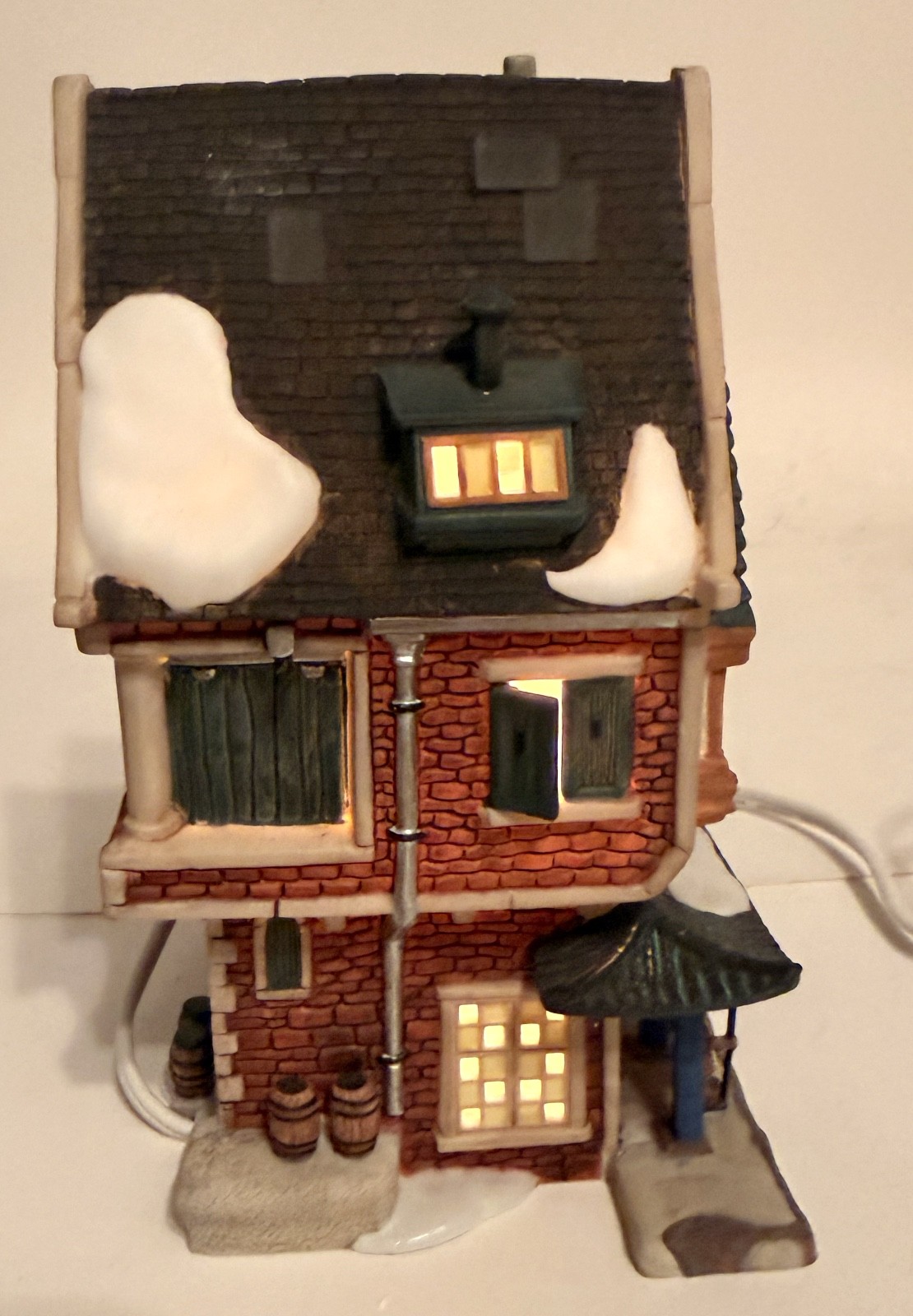 Department 56 THE CHINA TRADER Dickens Village Christmas 58447 Retired Excellent