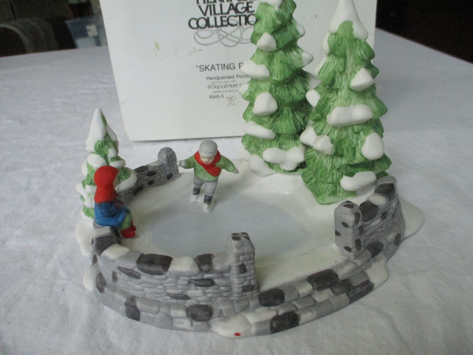 Dept. 56 Ice Skating Pond Heritage Christmas Village Collection 5001