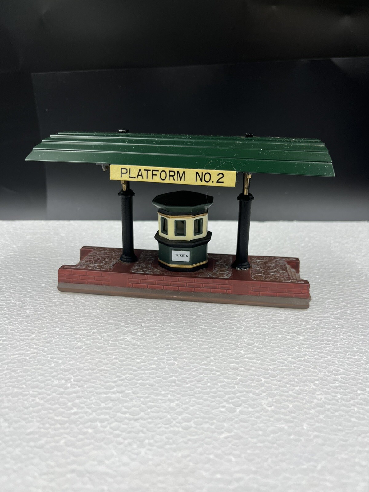 Dept.56 Christmas Village Train Station Platform No. 2 Porcelain Metal