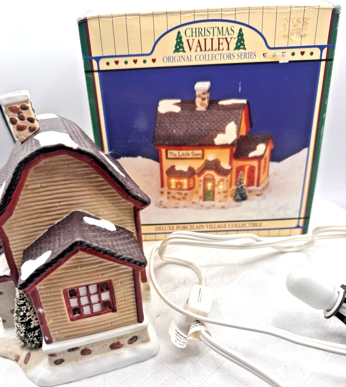 1993 SEASONAL SPECIALTIES LIGHTED HOUSE ‘THE LITTLE STORE’ CHRISTMAS VALLEY