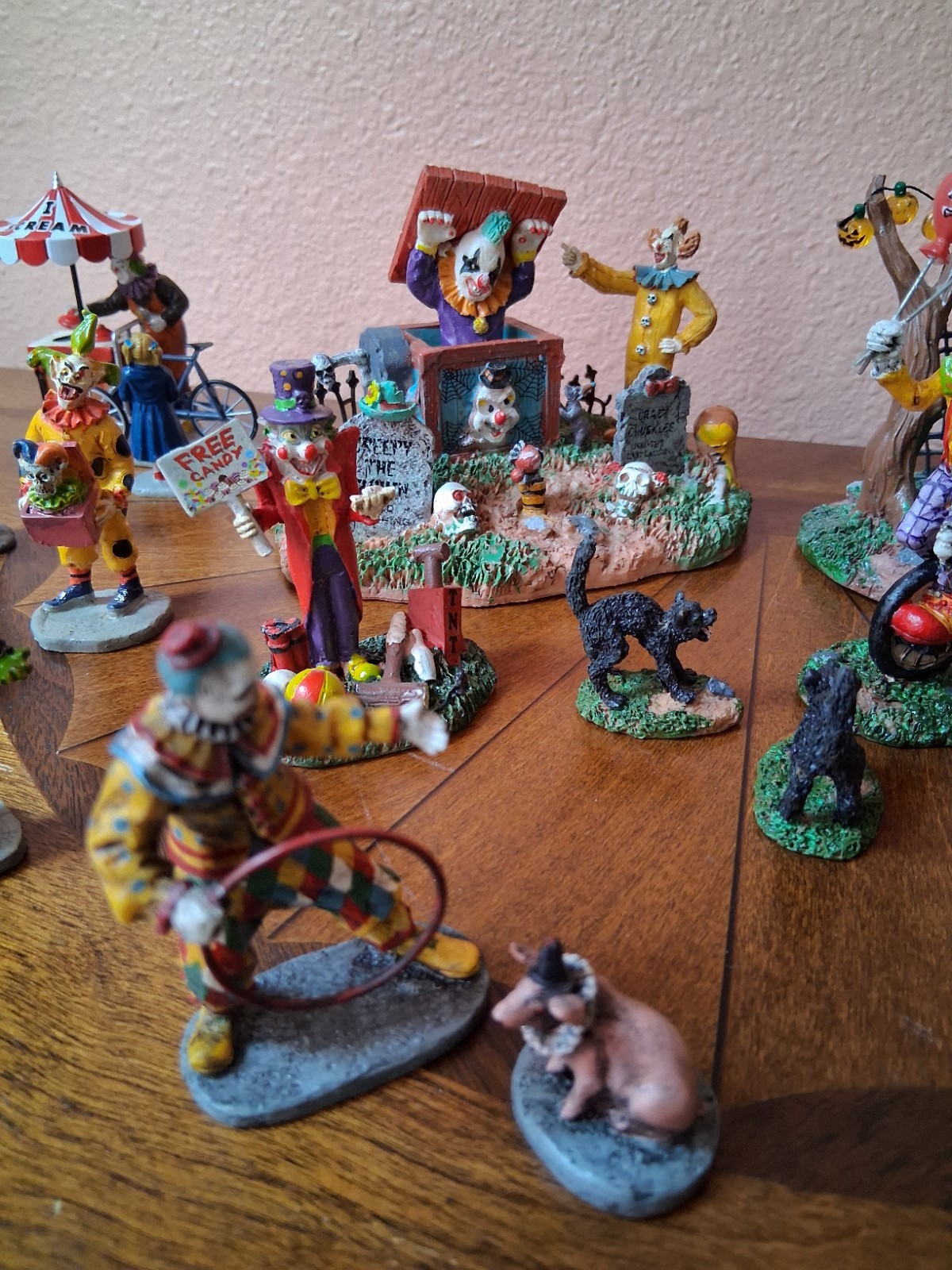 HUGE Halloween Clown Village LOT – Lemax Spooky Town & More – 20 Pieces – Used
