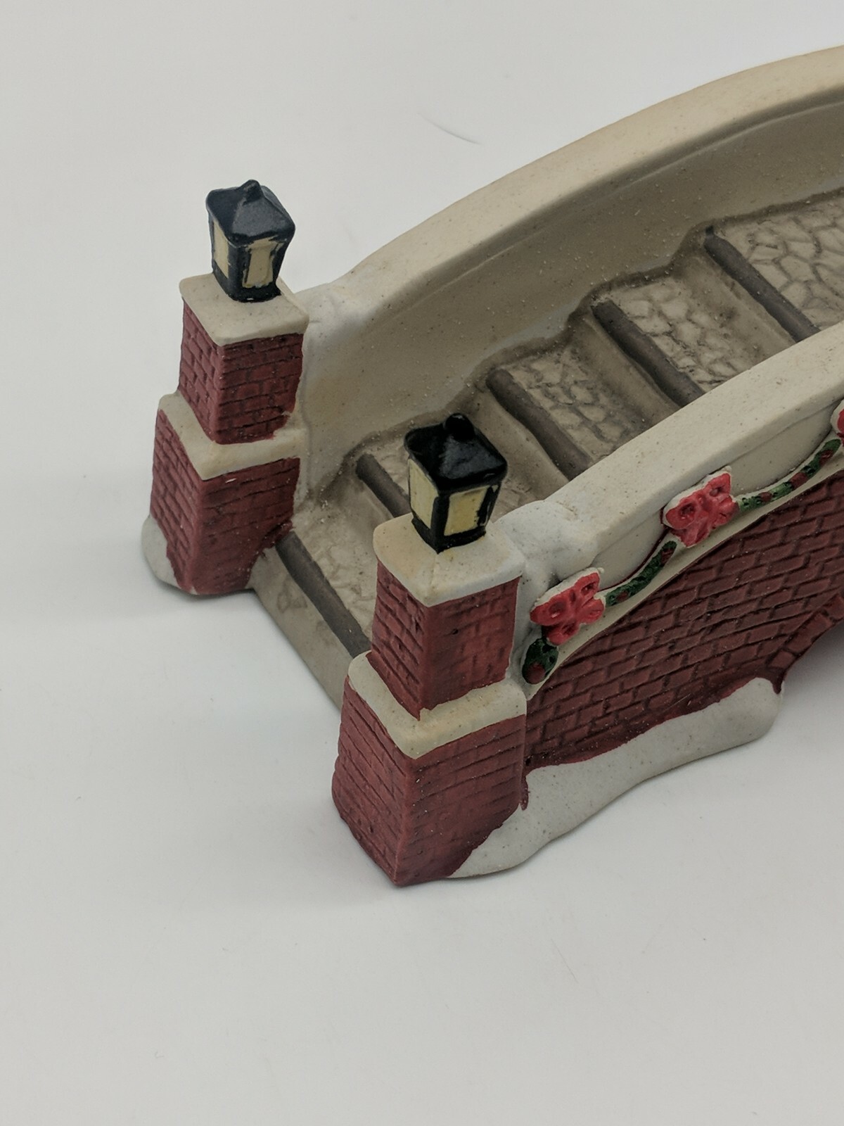 1991 LEMAX Hearthside COLLECTIBLES PORCELAIN FOOT BRIDGE w/ lamps & wreath