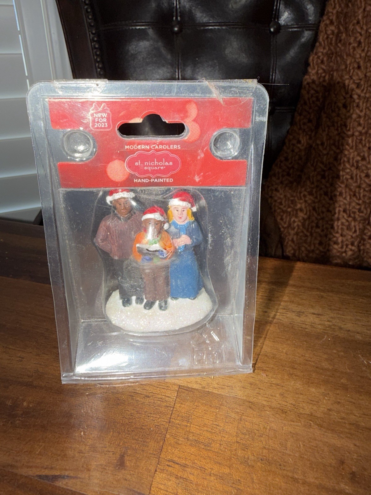 St Nicholas Village Square Modern Carolers Accessory People Singing NEW