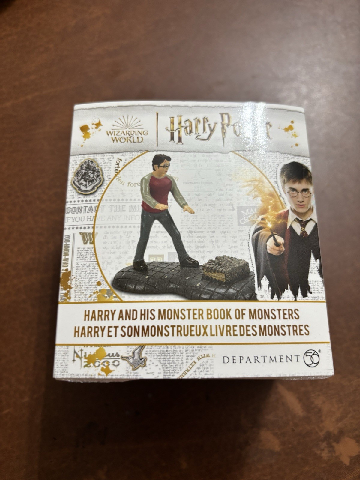 Dept 56 HARRY AND HIS MONSTER BOOK Potter Village 6010456 Blotts Department 56