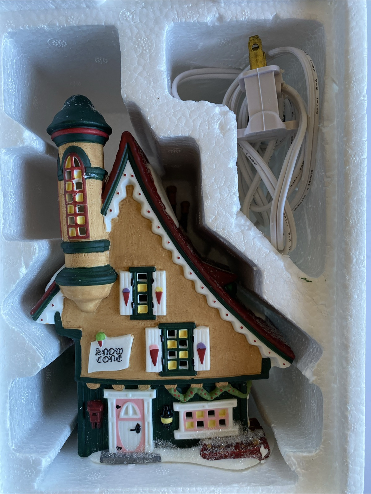 DEPT 56 Elfin Snow Cone Works #56332 New Open Box