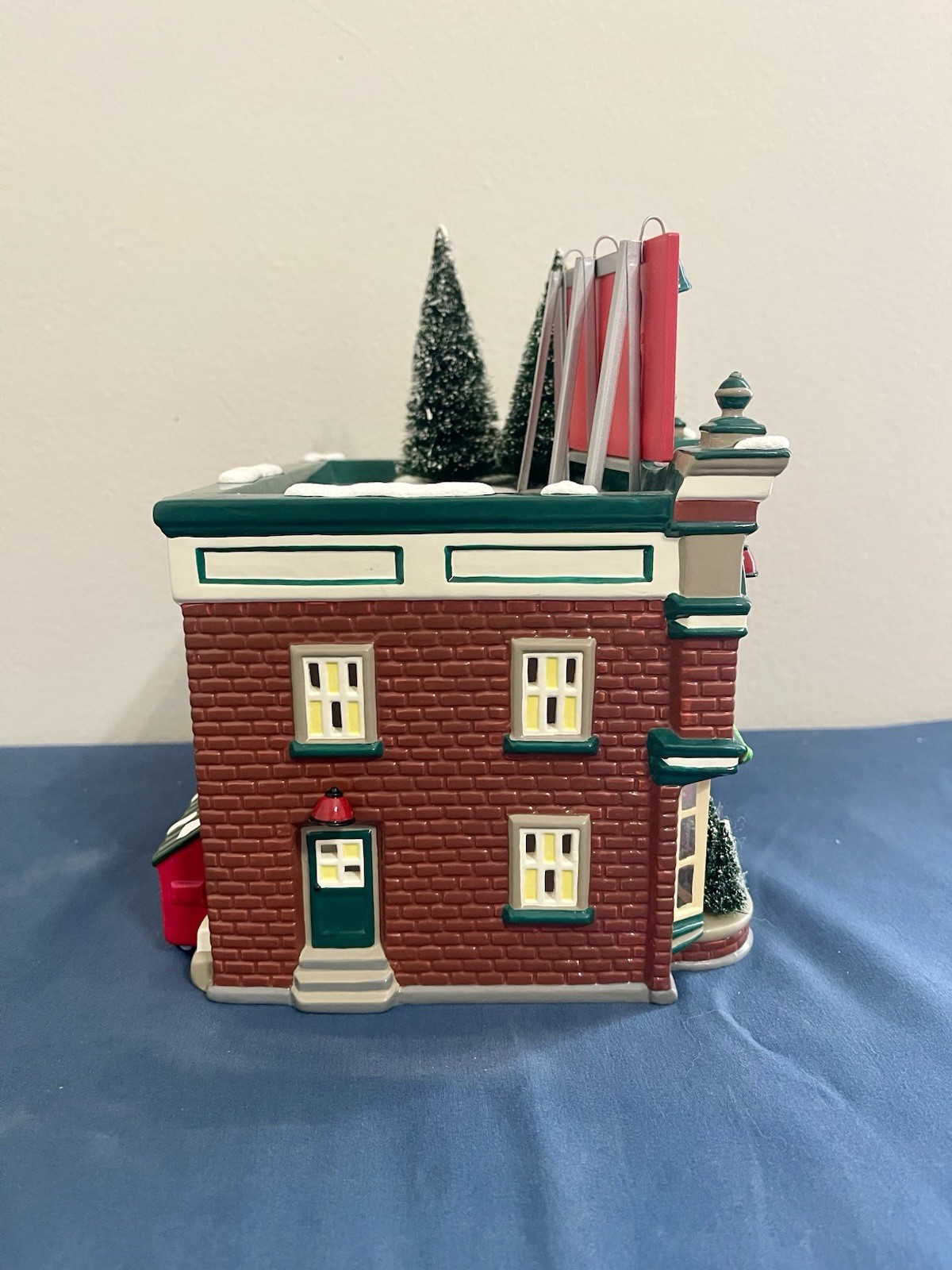 RETIRED! Dept 56 54913 Hershey Chocolate Shop Candy Store Christmas Snow Read