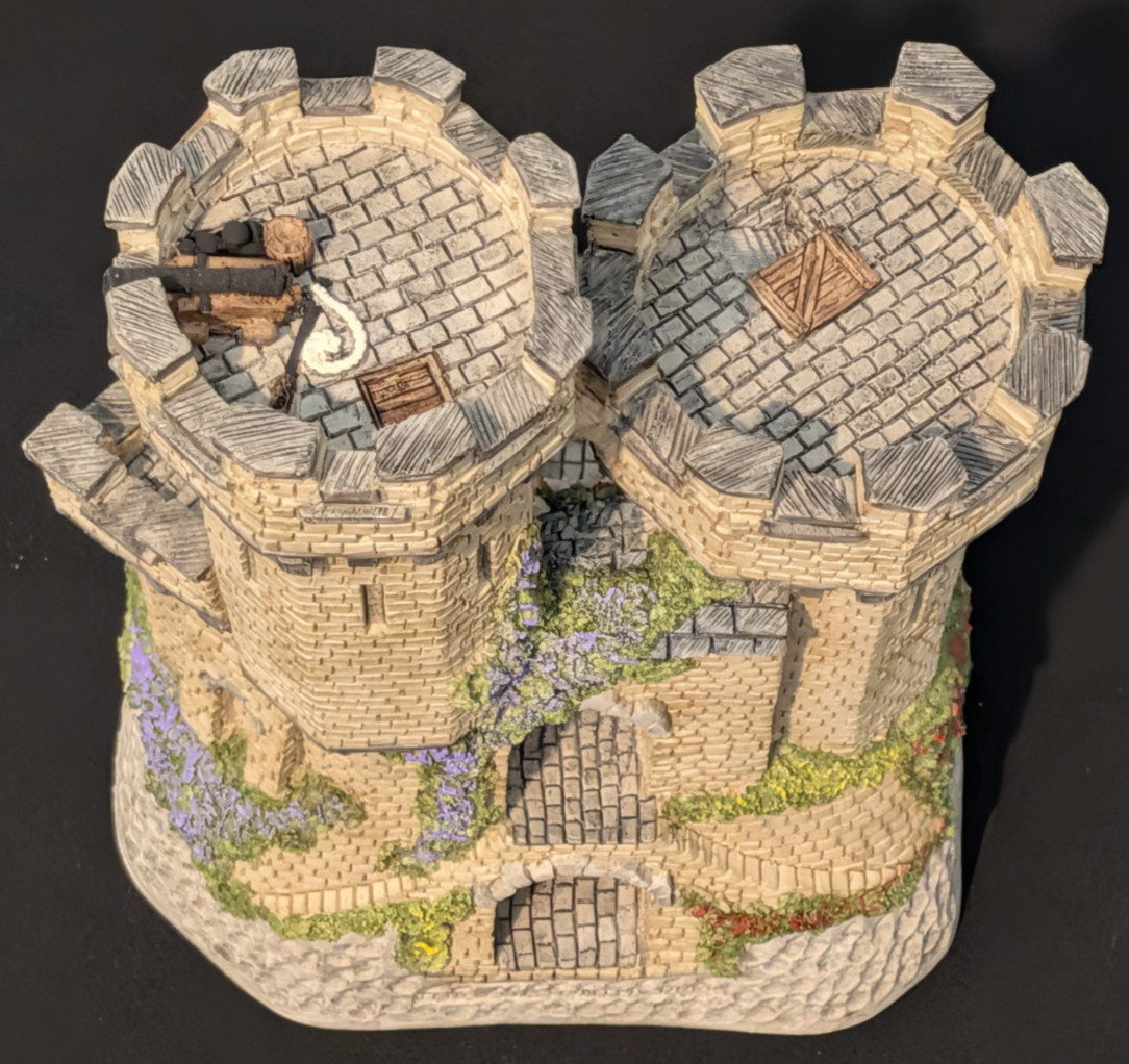 David Winter Cottages 1994 “The Kingmaker’s Castle” – Carnival Edition #233/2750