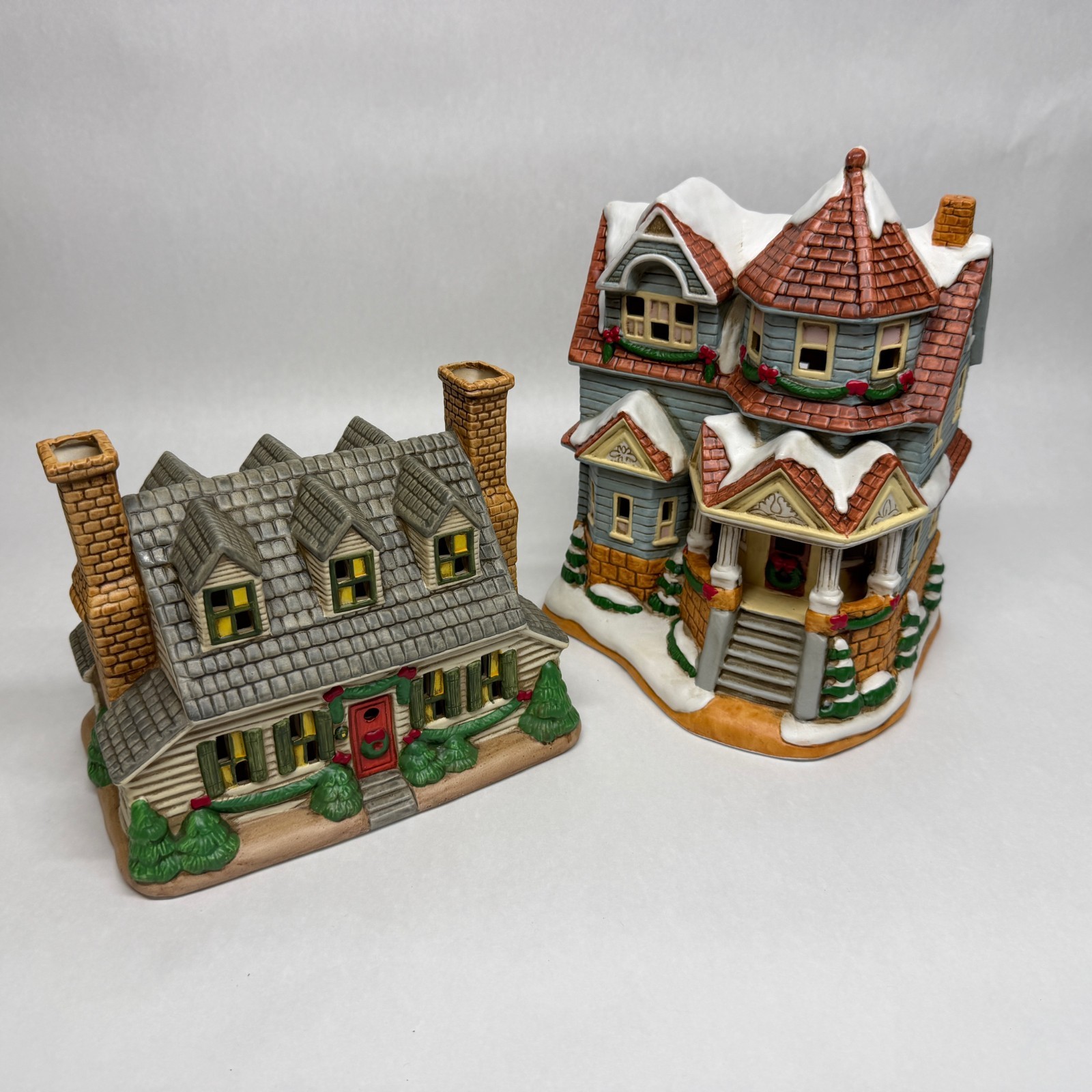 Colonial Village Christmas Set – Kings Cottage 05890 & Apple Gate 01327