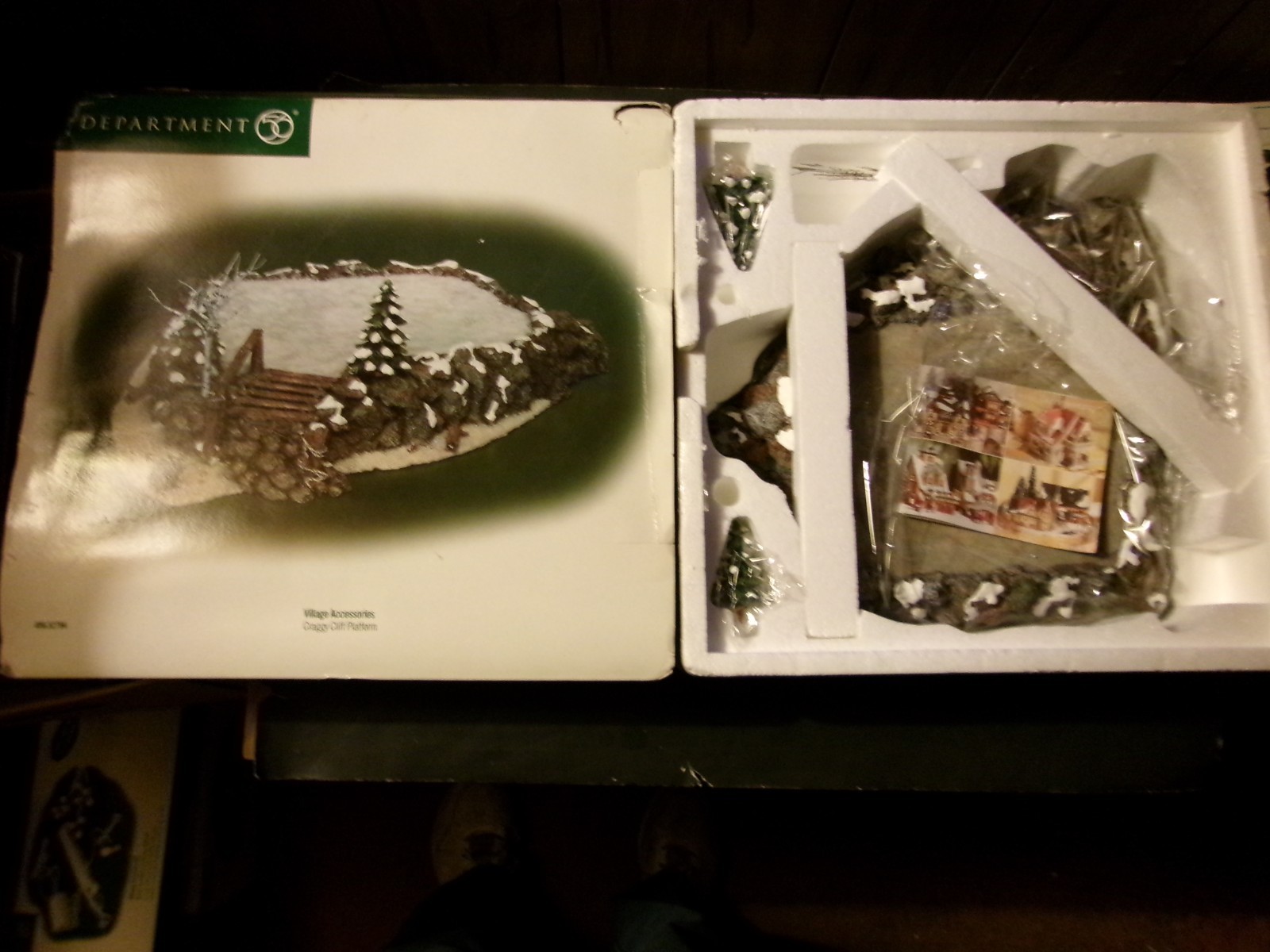 DEPT 56 CRAGGY CLIFF PLATFORM 52794 SNOW VILLAGE – RETIRED NEW IN BOX