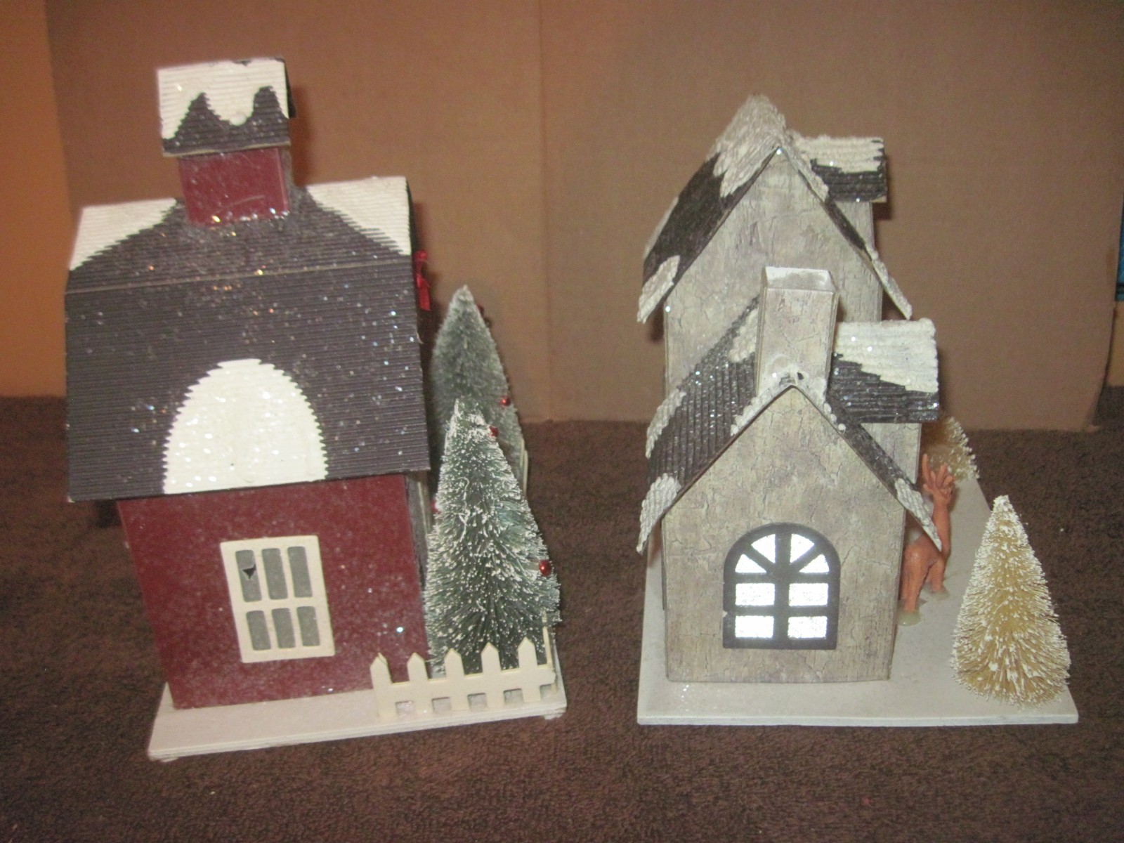 2 Christmas Reproduction Light up Particle Board? Bldgs. House & Barn, Read Deta