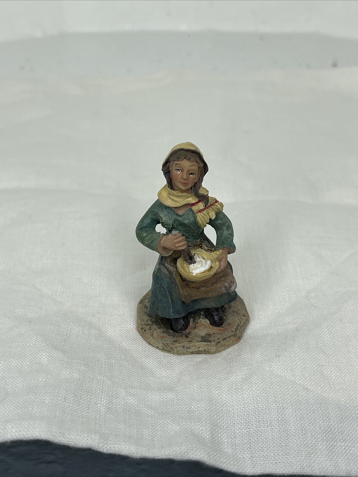Bethlehem Village Woman Mixing Grandeur Noel 2002