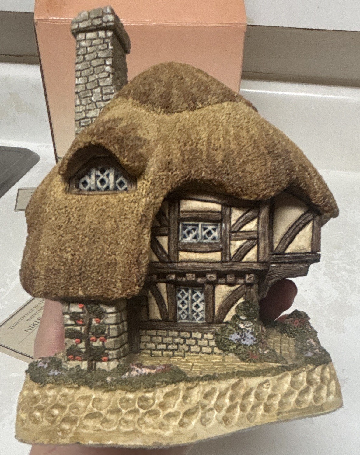 British Traditions David Winter Pudding Cottage House 1989 Hand Painted Boxed