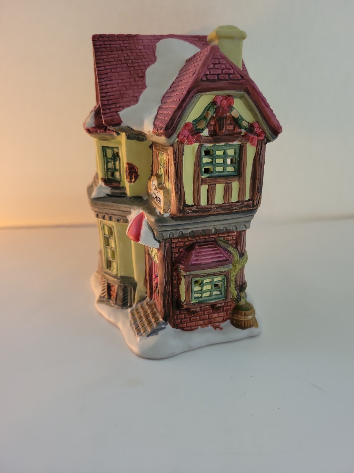 Winter Valley CAKE CORNER Porcelain Lighted House CHRISTMAS VILLAGE 6.5″