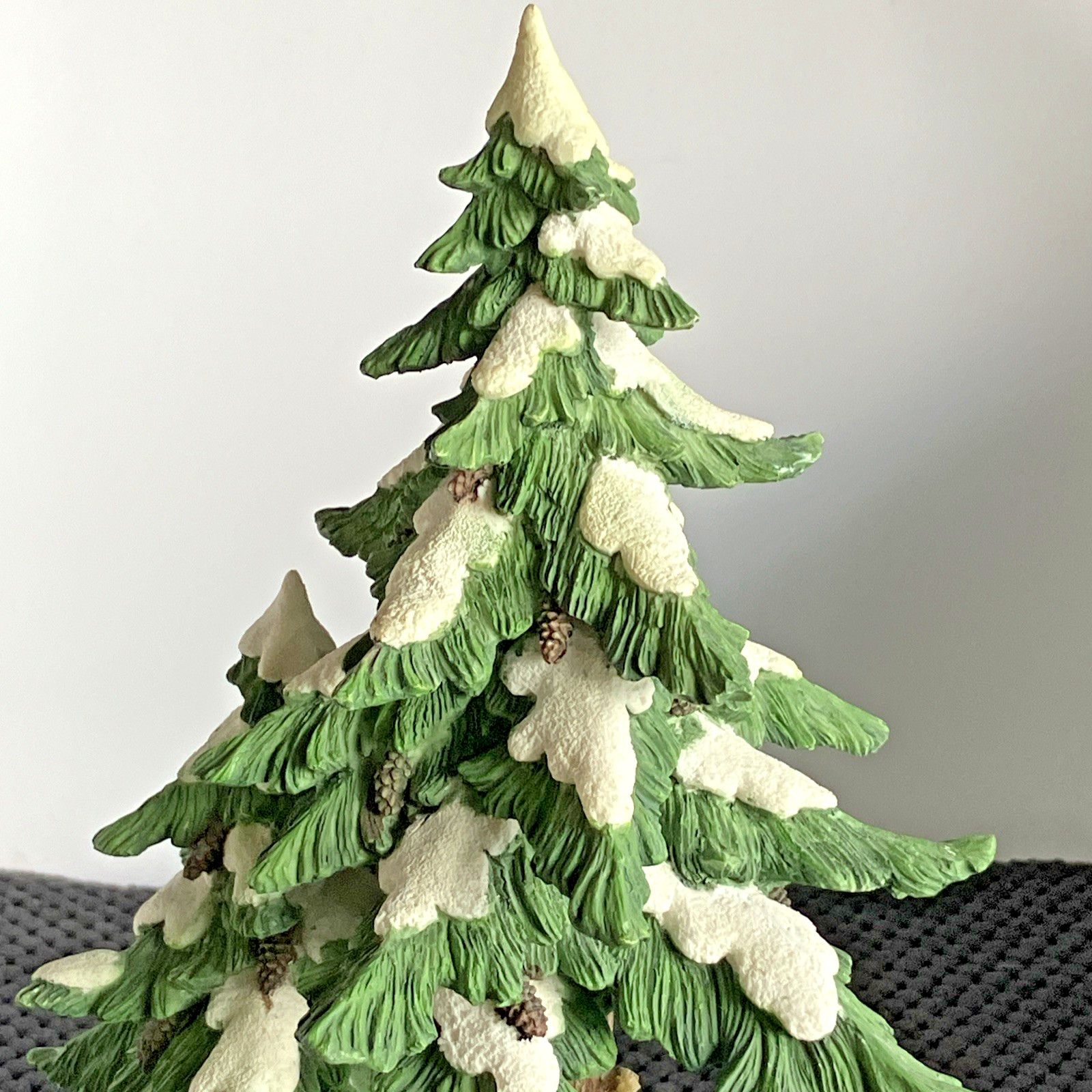 Dickens Collectibles 9.5″ Tree with Wheels And Owl Resin W/ Box 1998