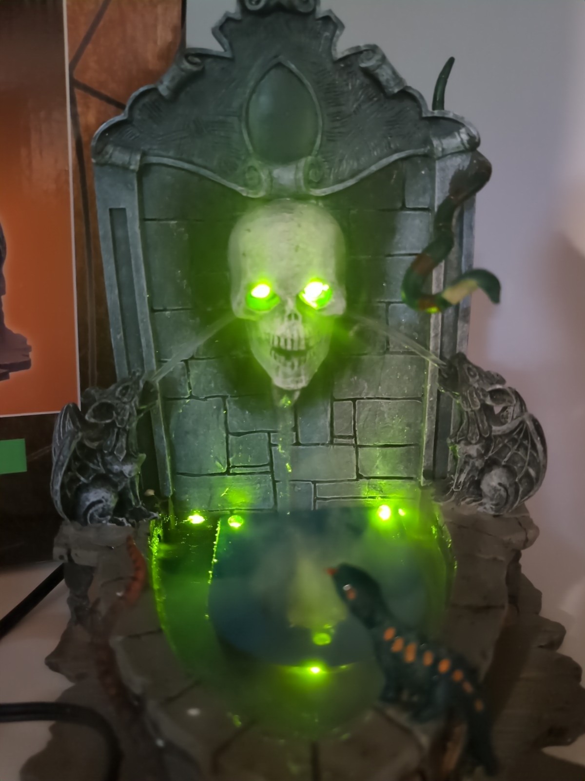 Lemax Spooky Town Halloween 2002 Haunted Fountain Skull Head #24731A Tested