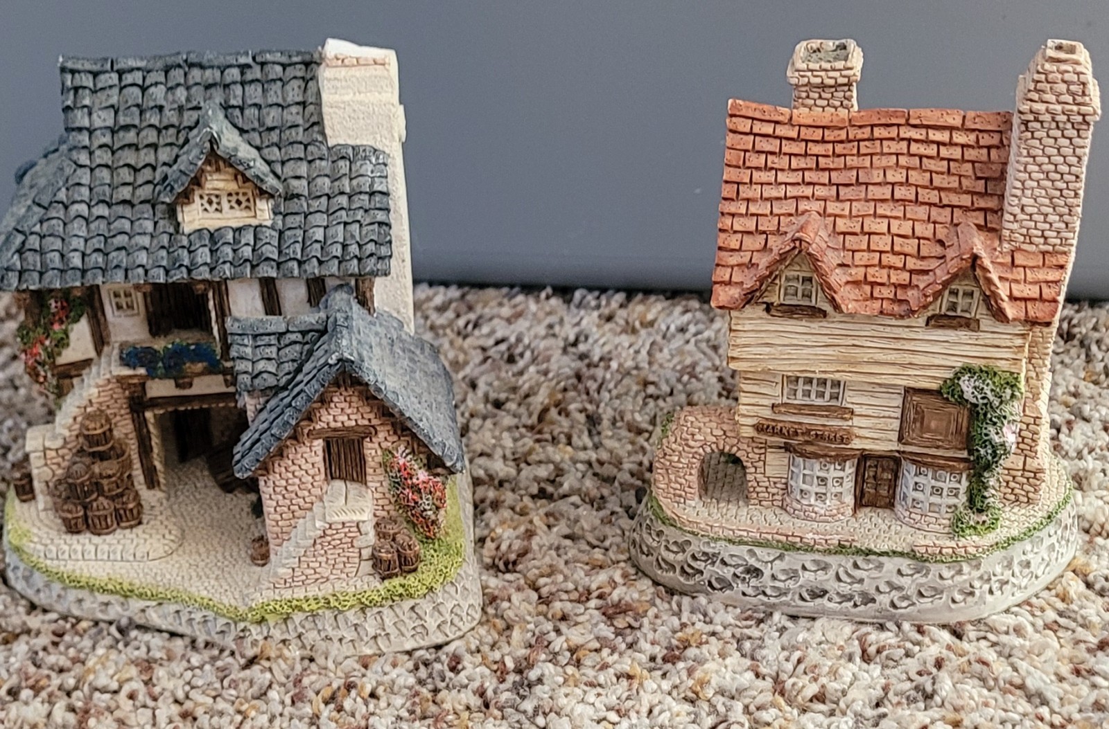 David Winter’s Coopers Cottage And Wine Merchant Figurines