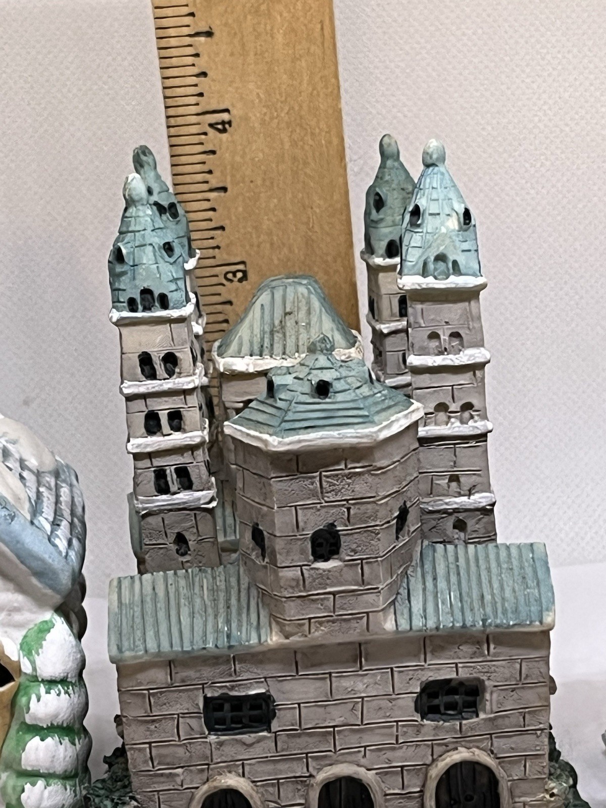 Christmas churches x 3 village display multicolor dimentions in photo’s vguc