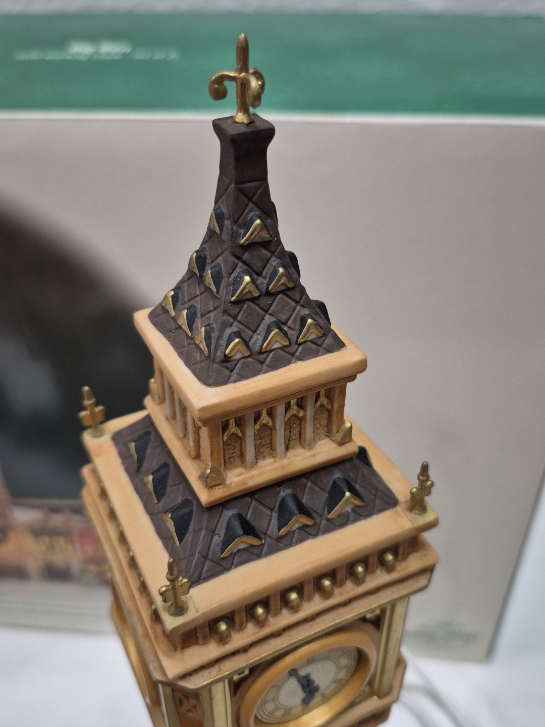 Department 56 Dickens Village “Big Ben” In Original Box With Light & Trees 58341