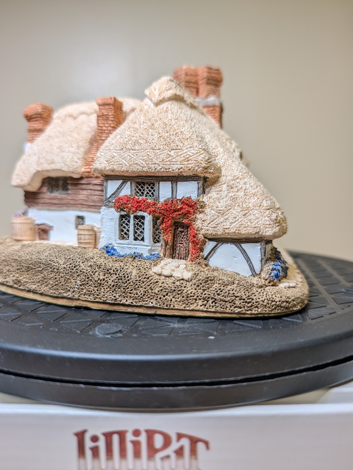 Lilliput Lane “Thatcher’s Rest”, 1983, Signed By Master Painter Gayle Greer