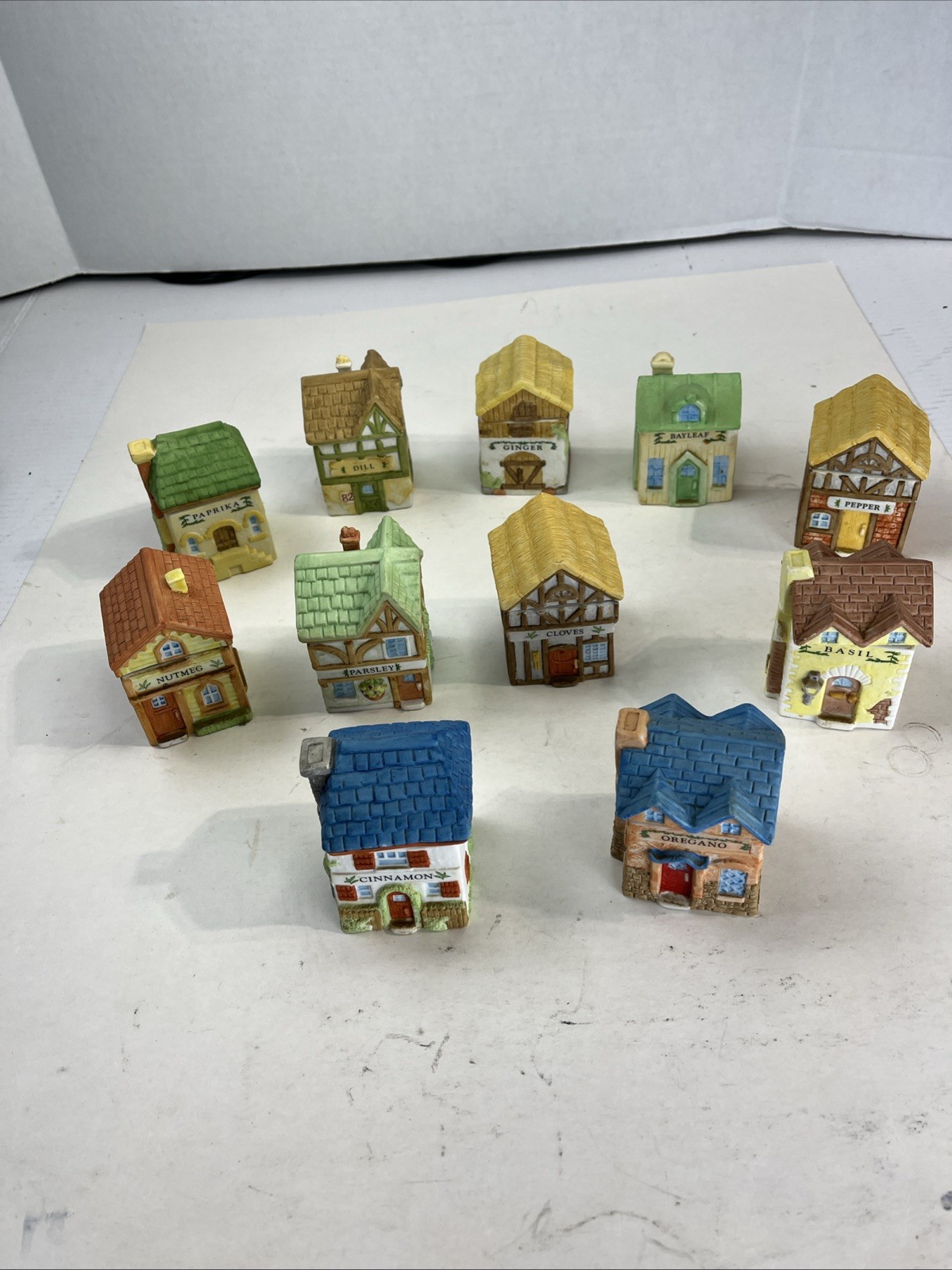 Seasoning Cottages Lot of 11 – 1994 Vintage Z39