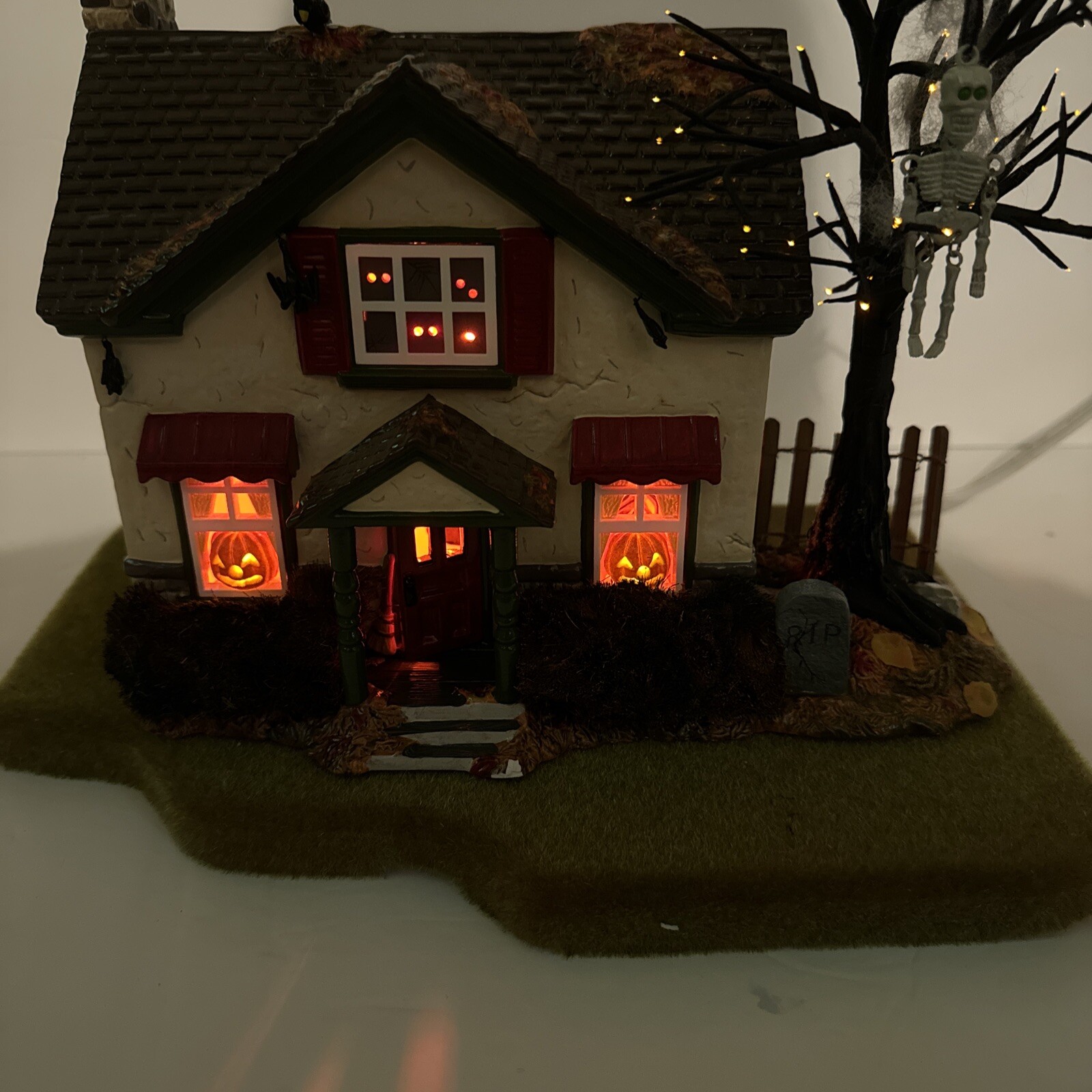 2000 Dept 56 Hauntsburg House #56.55058 WORKS Halloween Village SEE INFO PICS